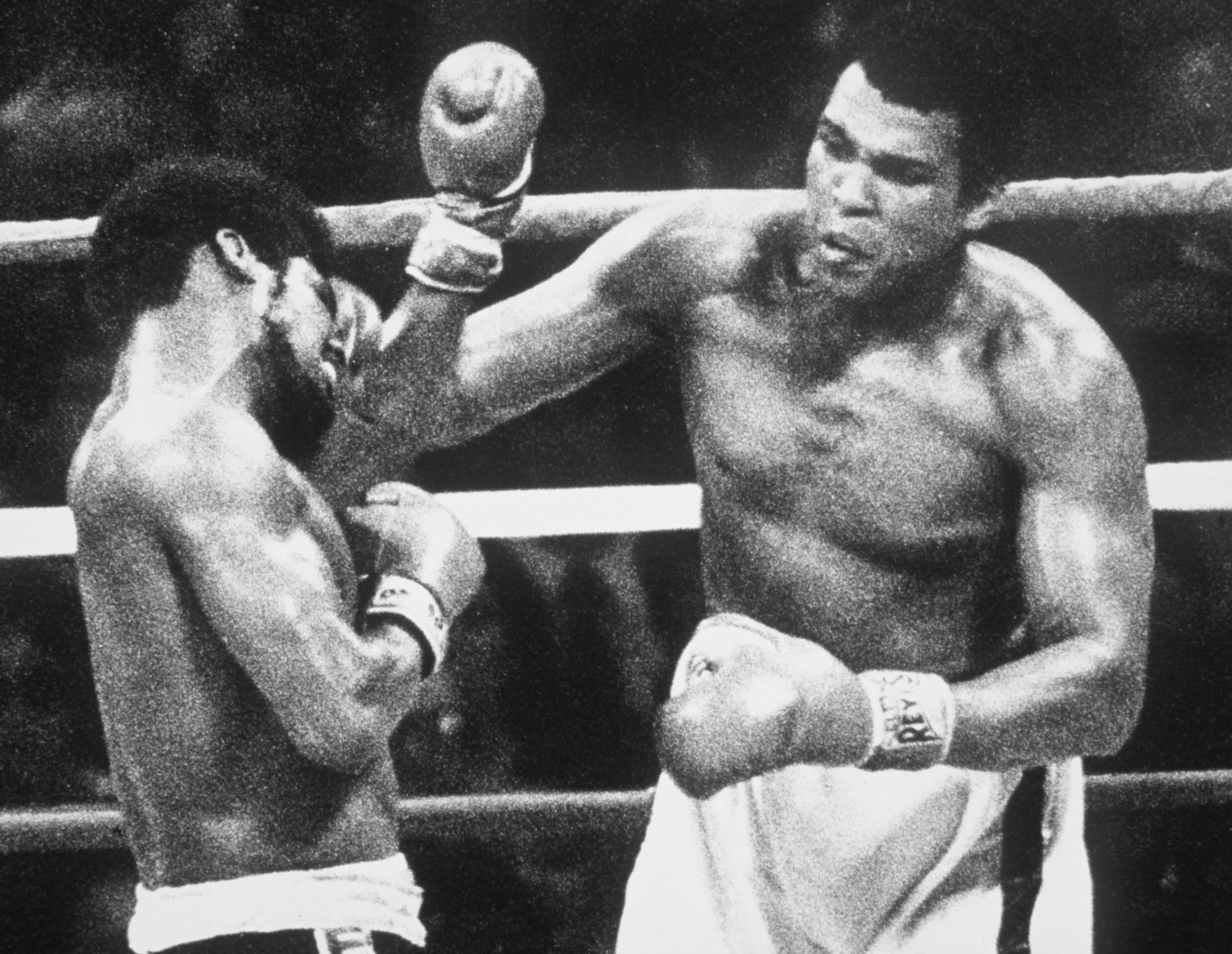 15 Sep 1978: Muhammad Ali wins his third World Heavyweight Title against Leon Spinks. Mandatory Credit: Allsport UK/Allsport