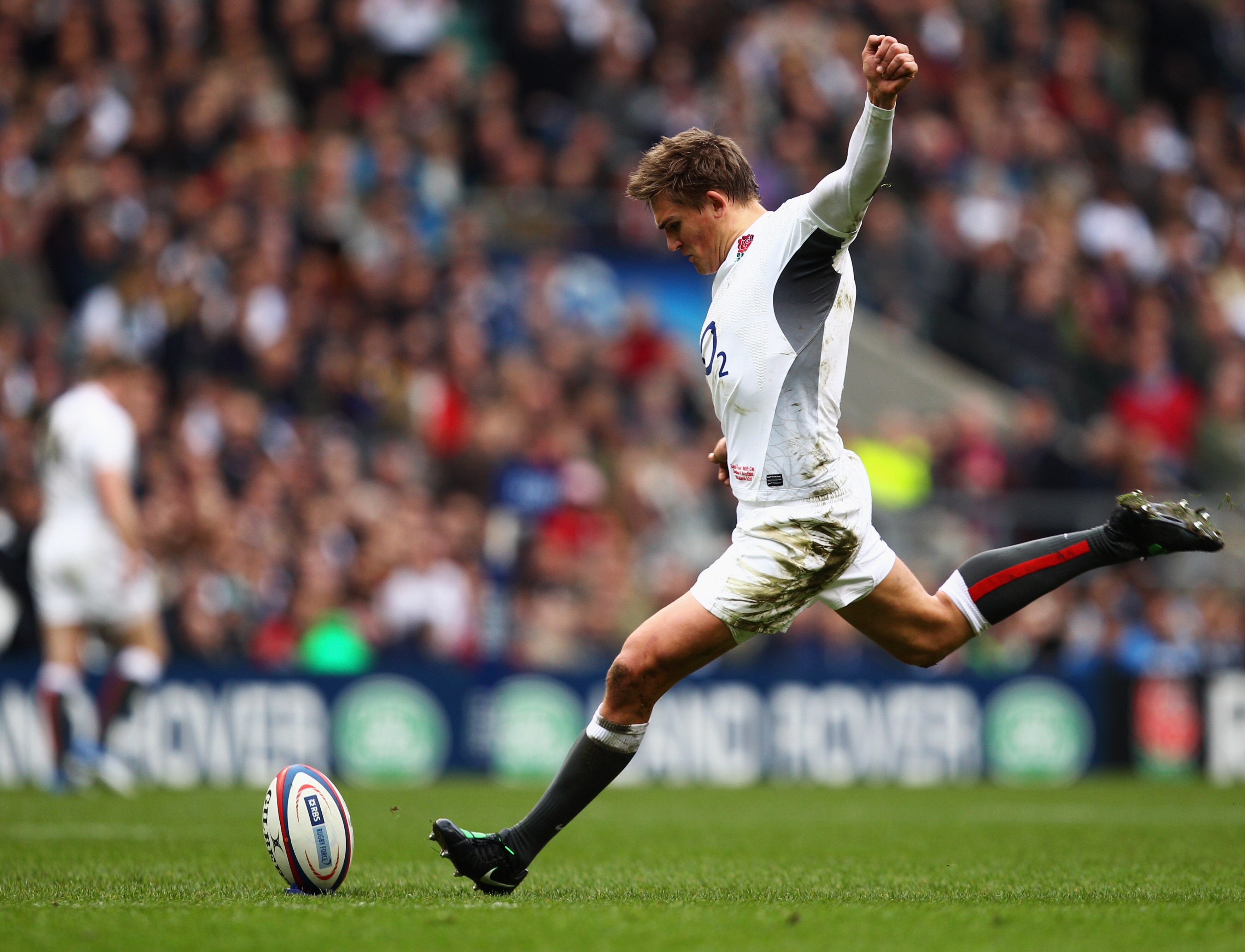LONDON, ENGLAND - MARCH 13:  Toby Flood of England kicks for goal during the RBS 6 Nations Championship match between England and Scotland at Twickenham Stadium on March 13, 2011 in London, England.  (Photo by Richard Heathcote/Getty Images)
