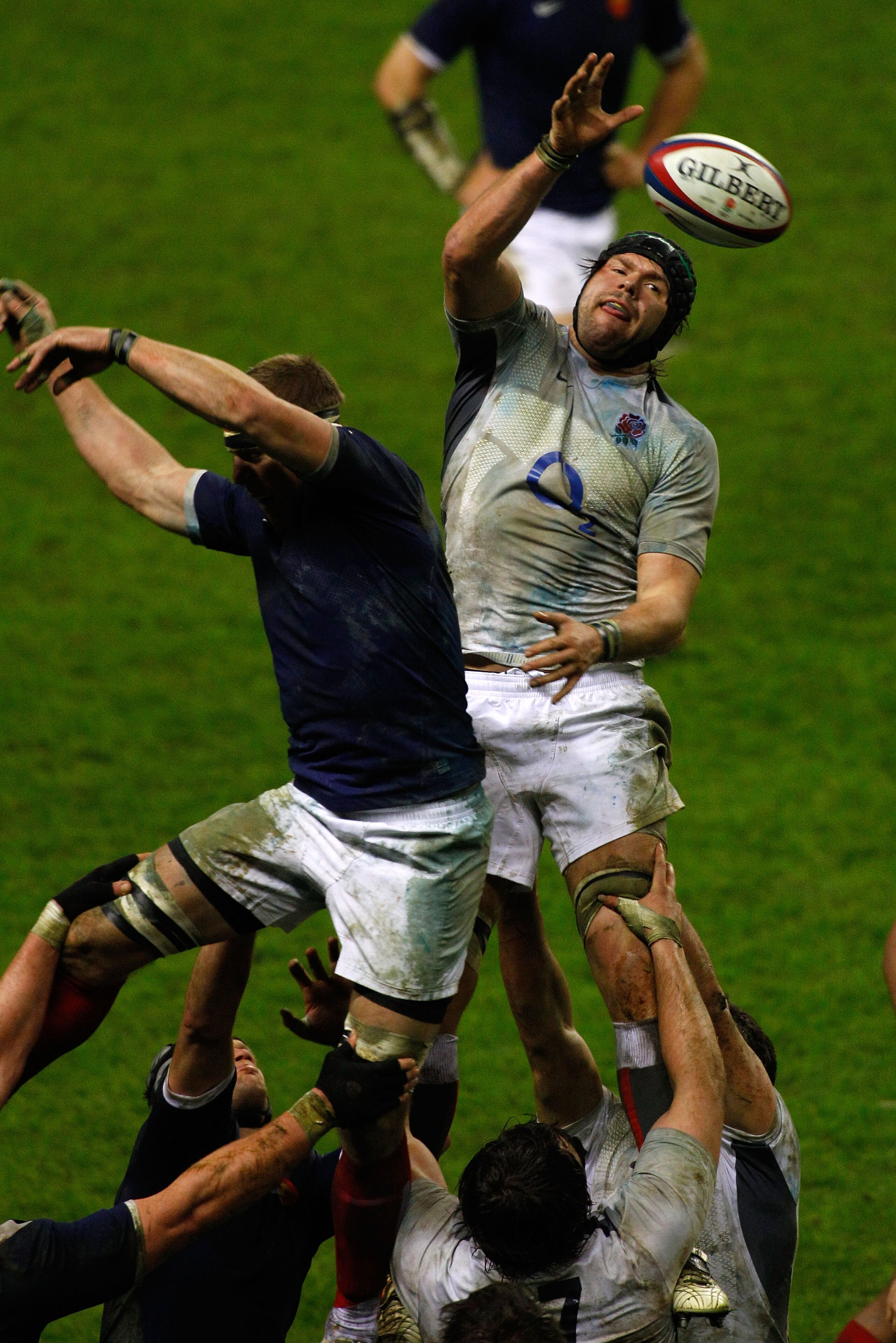 LONDON, ENGLAND - FEBRUARY 26:  England player forward Tom Palmer wins a lineout ball during the RBS Six Nations Championship match between England and France at Twickenham Stadium on February 26, 2011 in London, England.  (Photo by Stu Forster/Getty Imag