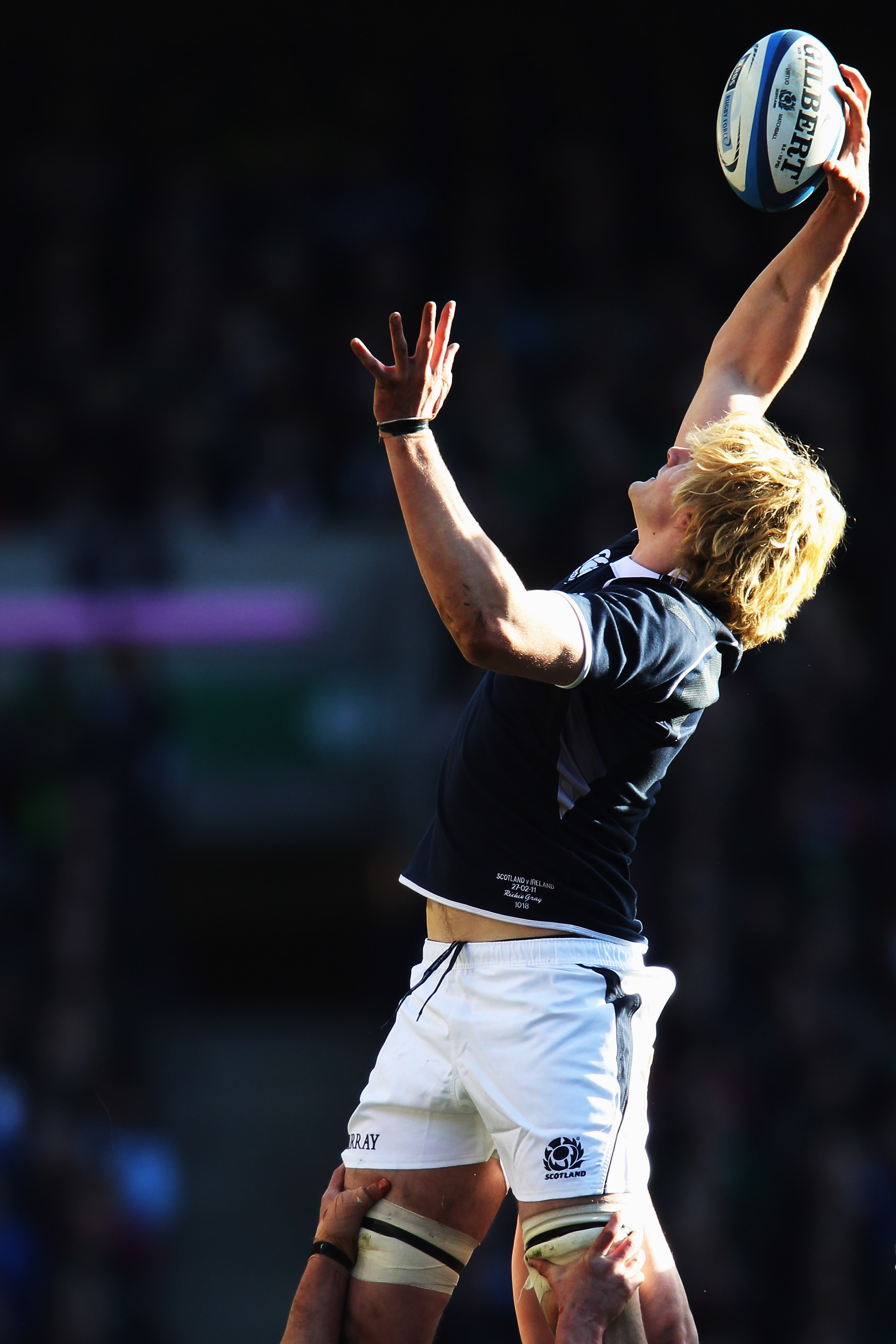EDINBURGH, SCOTLAND - FEBRUARY 27:  Richie Gray of Scotland collects the ball at a lineout during the RBS 6 Nations Championship match between Scotland and Ireland at Murrayfield on February 27, 2011 in Edinburgh, Scotland.  (Photo by David Rogers/Getty I