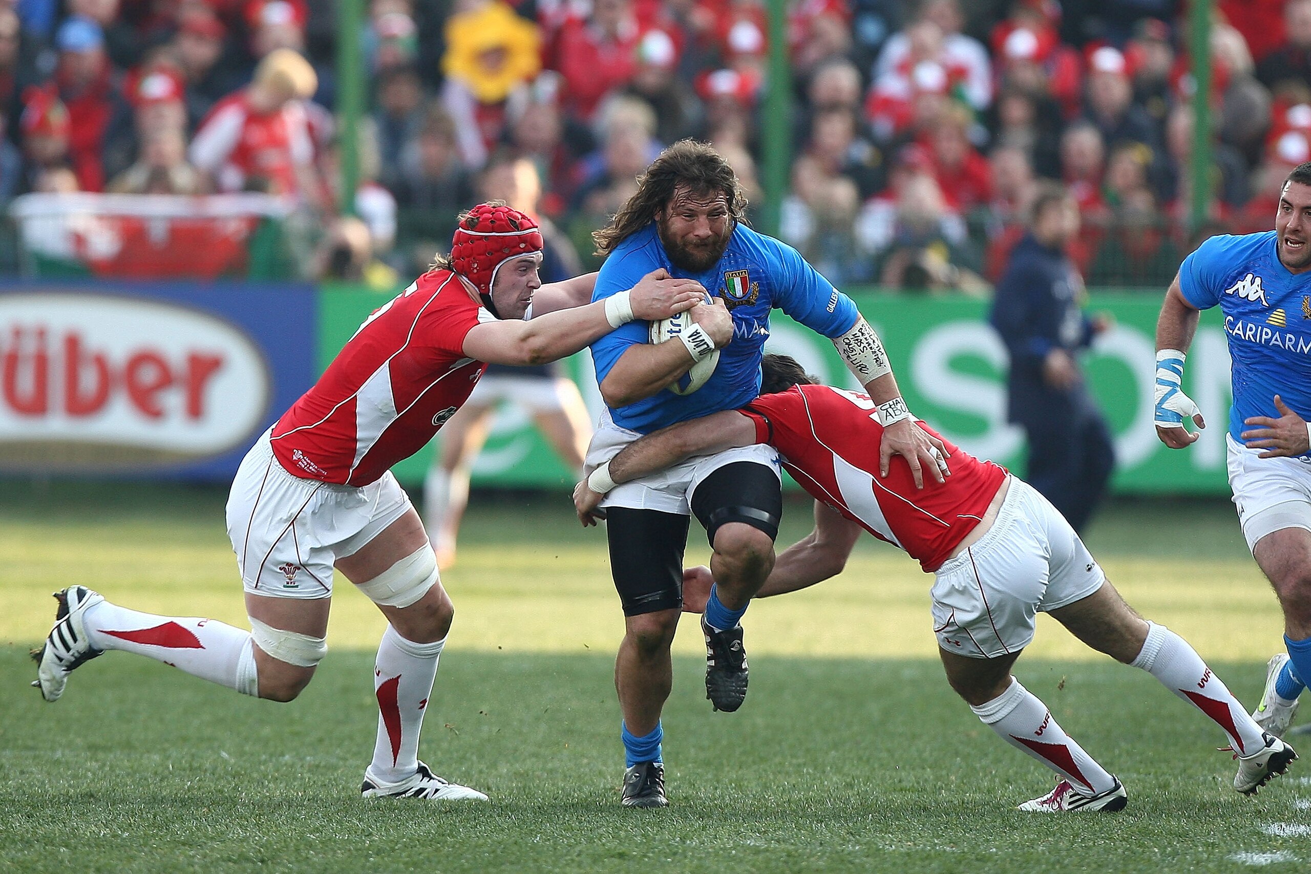 ROME, ITALY - FEBRUARY 26: Martin Castrogiovanni (C) of Italy is tackled during the RBS Six Nations match between Italy and Wales on February 26, 2011 in Rome, Italy.  (Photo by Paolo Bruno/Getty Images)