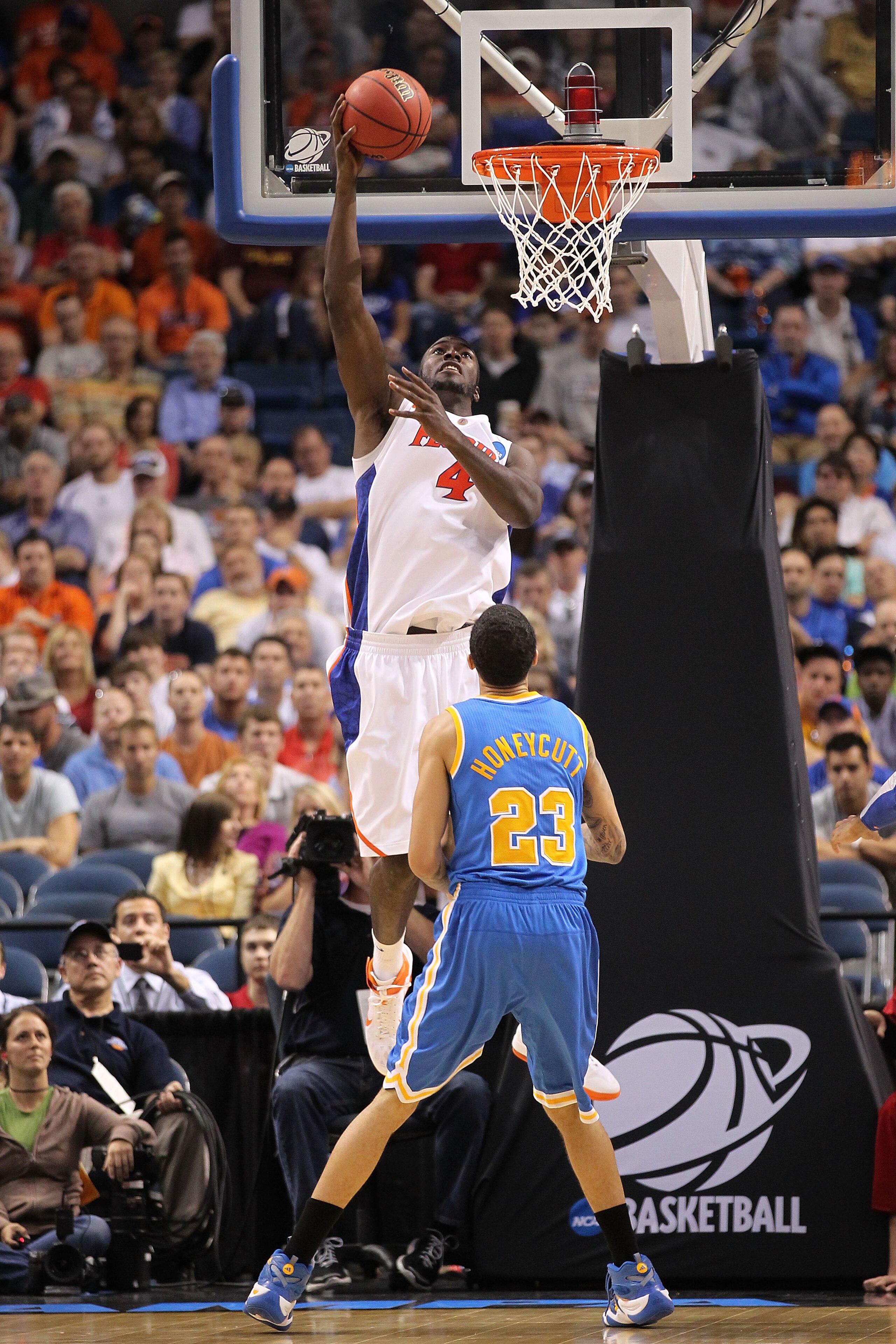 TAMPA, FL - MARCH 19:  Patric Young #4 of the Florida Gators dunks against Tyler Honeycutt #23 of the UCLA Bruins during the third round of the 2011 NCAA men's basketball tournament at St. Pete Times Forum on March 19, 2011 in Tampa, Florida.  (Photo by M