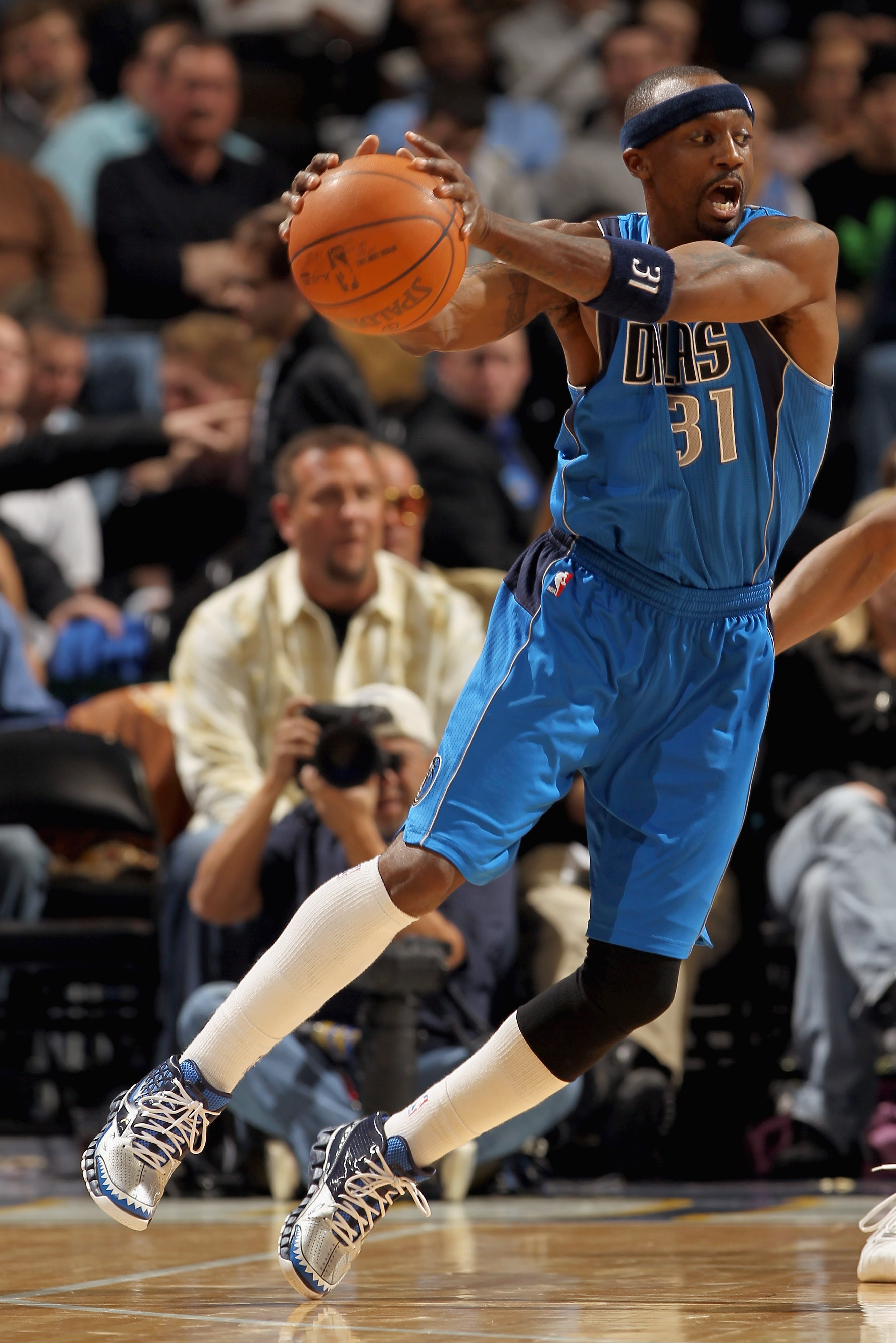 DENVER, CO - FEBRUARY 10:  Jason Terry #31 of the Dallas Mavericks receives a pass against the Denver Nuggets during NBA action at the Pepsi Center on February 10, 2011 in Denver, Colorado. The Nuggets defeated the Mavericks 121-120. NOTE TO USER: User ex
