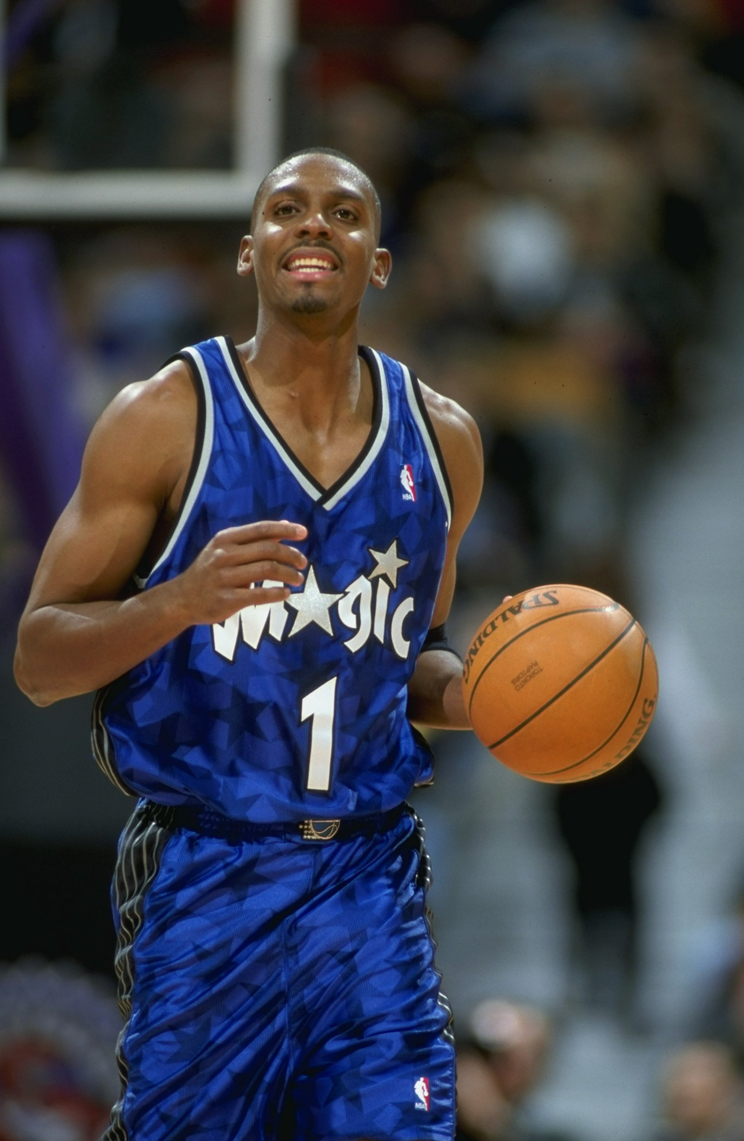 5 Mar 1999: Anfernee Hardaway #1 of the Orlando Magic dribbles the ball during the game against the Toronto Raptors at the Air Canada Centre in Toronto, Canada. The Magic defeated the Raptors 89-84.    Mandatory Credit: Robert Laberge  /Allsport