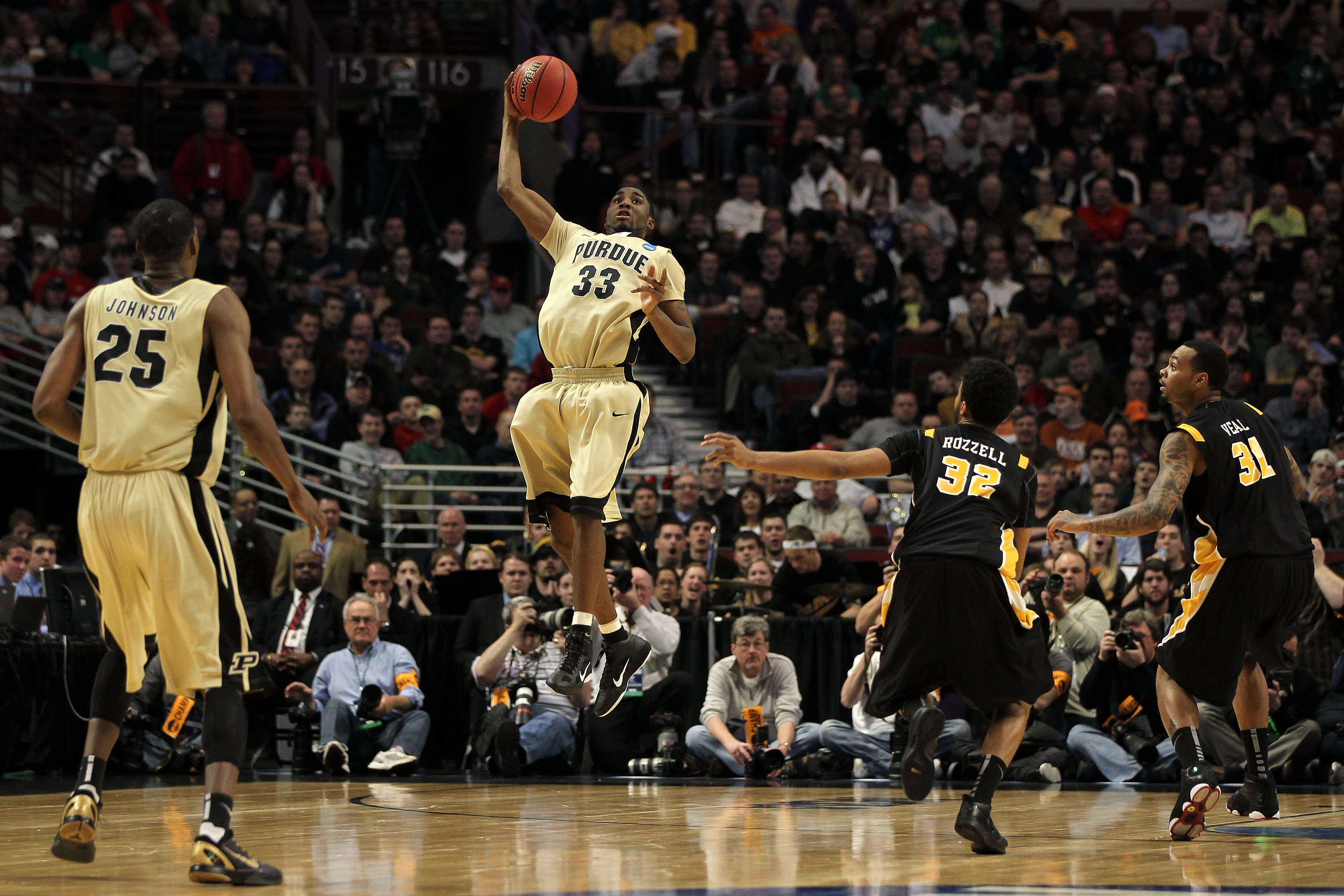 CHICAGO, IL - MARCH 20:  E'Twaun Moore #33 of the Purdue Boilermakers catches the ball as Brandon Rozzell #32 and Toby Veal #31 of the Virginia Commonwealth Rams look on in the first half during the third round of the 2011 NCAA men's basketball tournament