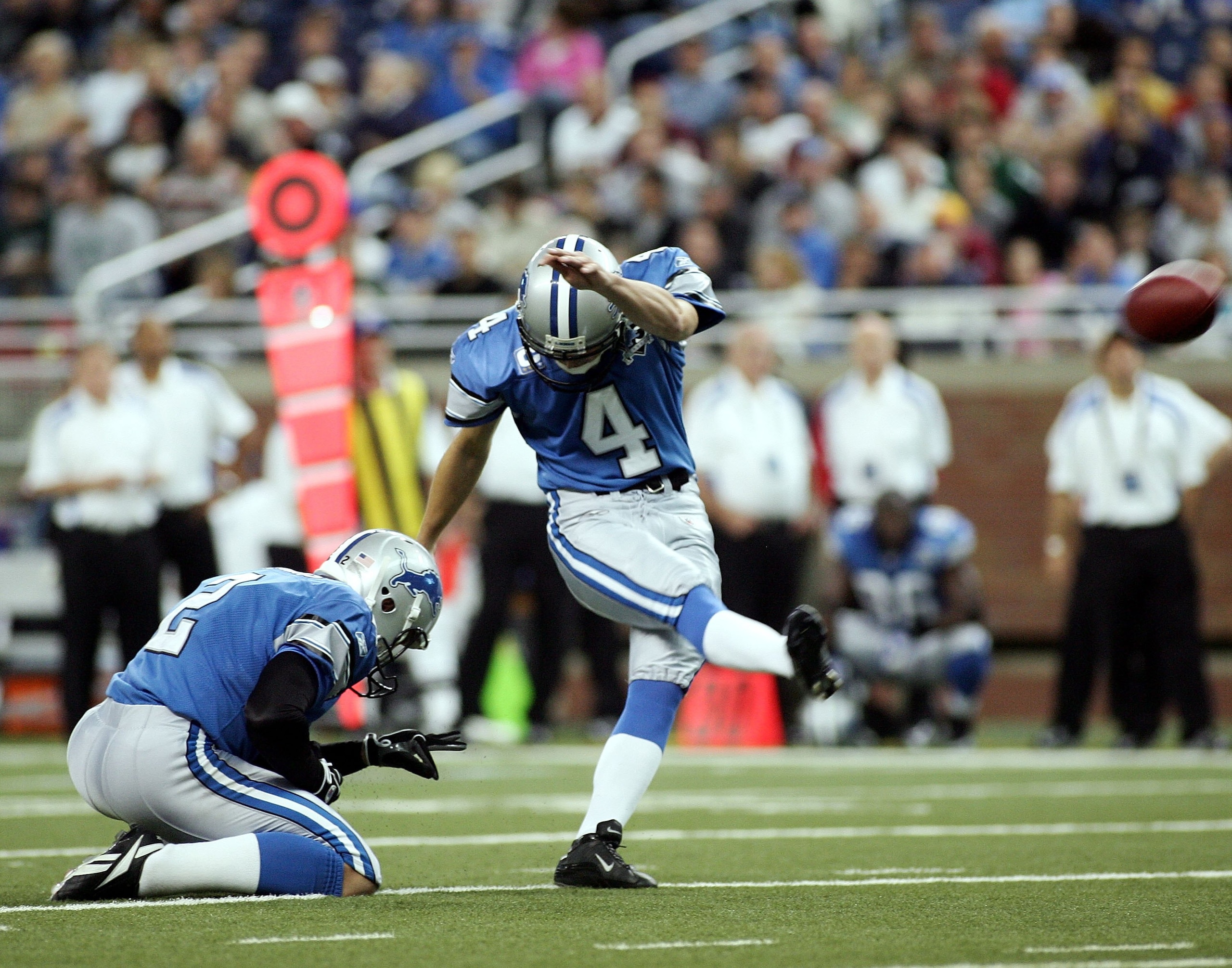DETROIT - OCTOBER 26: Jason Hanson #4 of the Detroit Lions kicks during the game against the Washington Redskins on October 26, 2008 at Ford Field in Detroit, Michigan. (Photo by Domenic Centofanti/Getty Images) DETROIT - OCTOBER 26: Jason Hanson #4 of the Detroit Lions kicks during the game against the Washington Redskins on October 26, 2008 at Ford Field in Detroit, Michigan. (Photo by Domenic Centofanti/Getty Images)