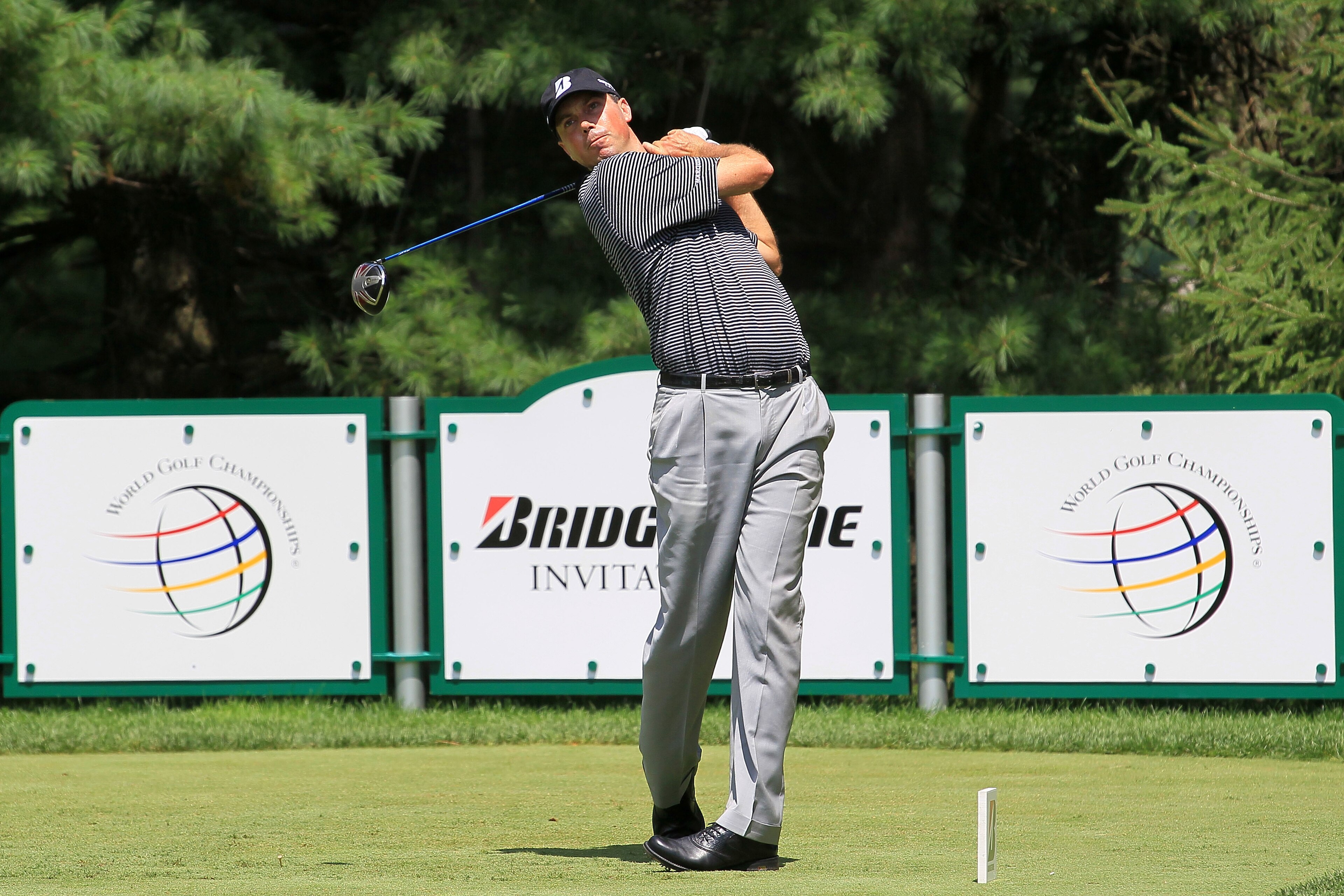AKRON, OH - AUGUST 07:  Matt Kuchar hits his tee shot on the second hole during the third round of the World Golf Championships - Bridgestone Invitational on the South Course at Firestone Country Club on August 7, 2010 in Akron, Ohio.  (Photo by Andy Lyon