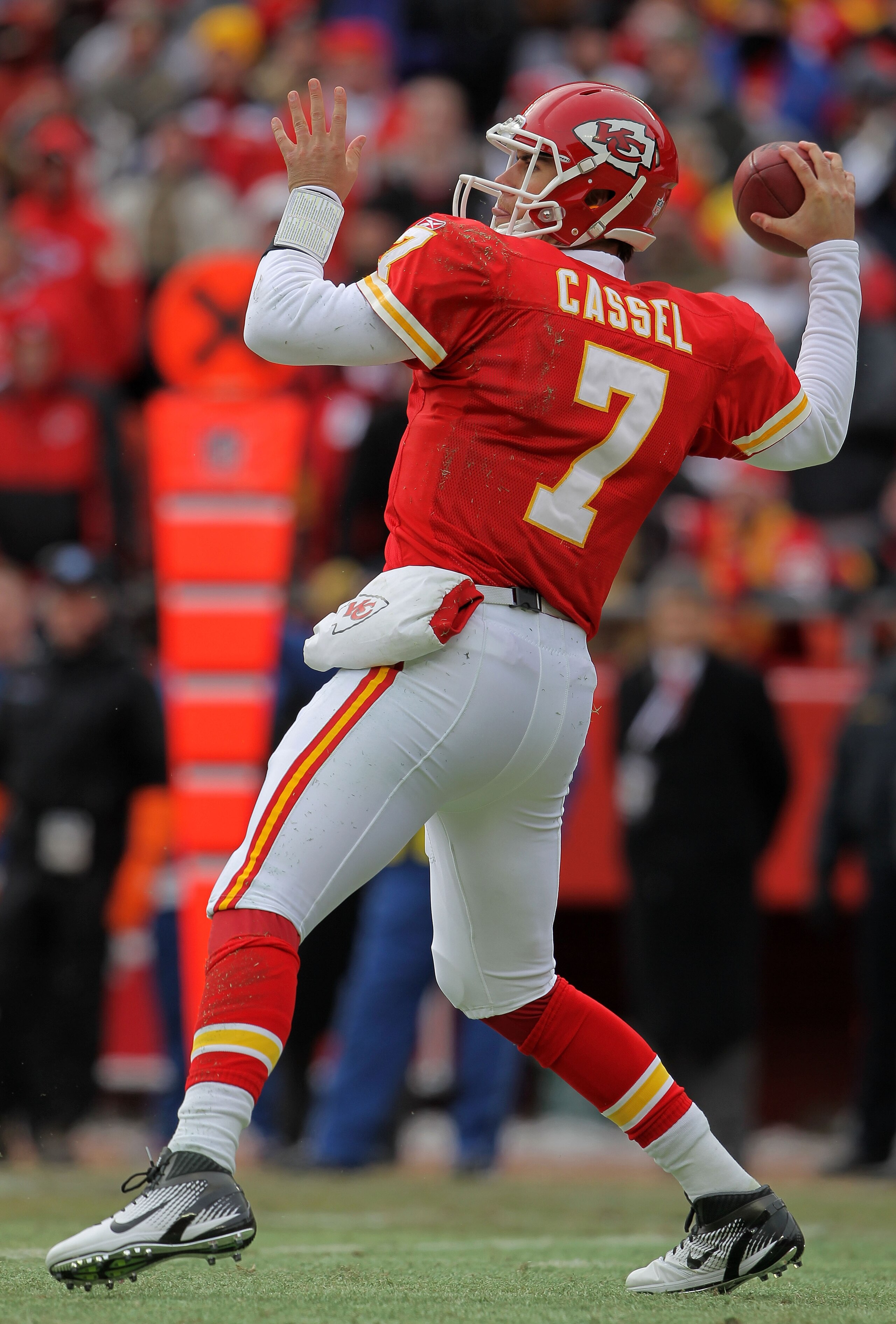 KANSAS CITY, MO - JANUARY 09:  Quarterback Matt Cassel #7 of the Kansas City Chiefs looks to pass against the Baltimore Ravens in their 2011 AFC wild card playoff game at Arrowhead Stadium on January 9, 2011 in Kansas City, Missouri.  (Photo by Doug Pensi