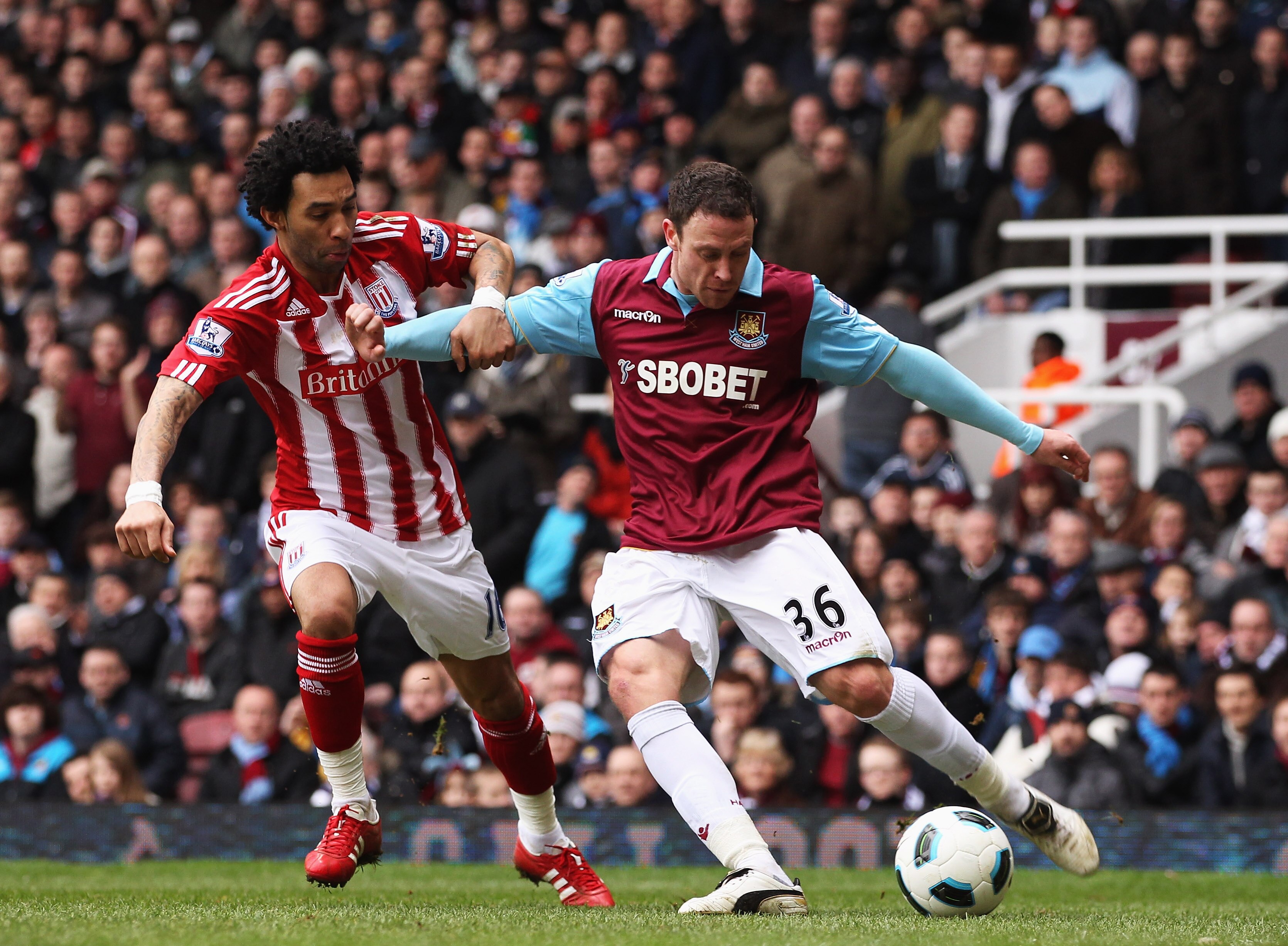 LONDON, UNITED KINGDOM - MARCH 05:  Wayne Bridge (R) of West Ham United holds off the challenge of Jermaine Pennant (L) of Stoke City during the Barclays Premier League match between West Ham United and Stoke City at the Boleyn Ground on March 5, 2011 in