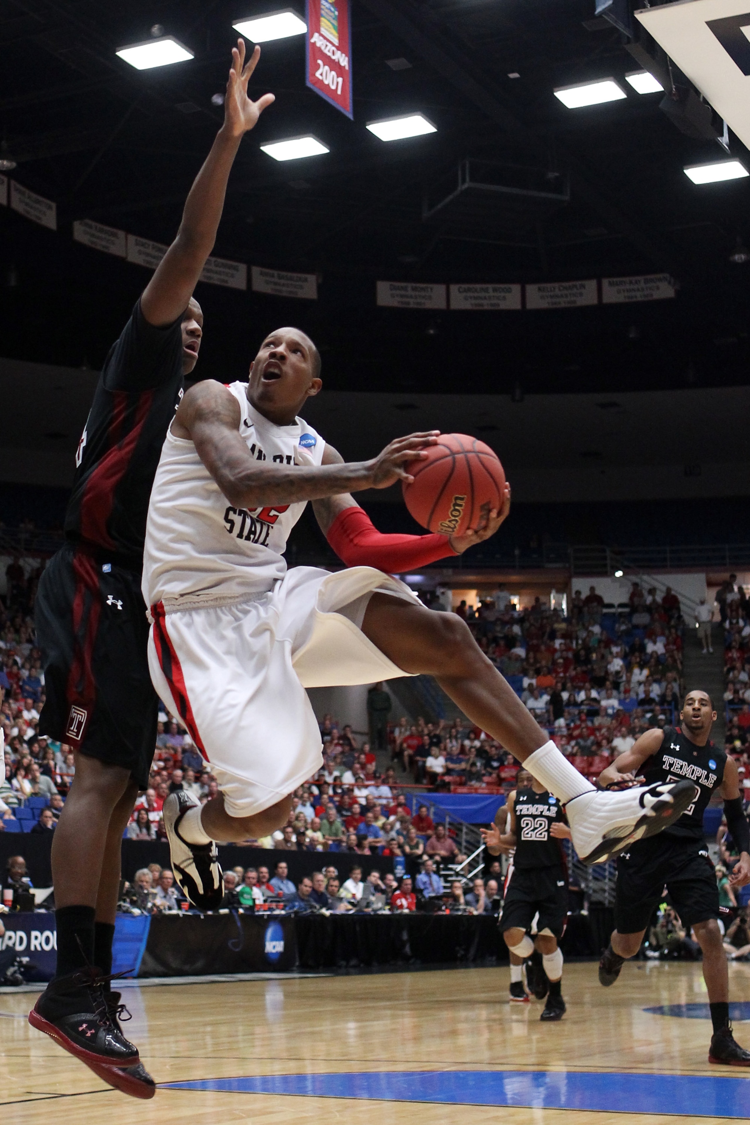 TUCSON, AZ - MARCH 19: Billy White #32 of the San Diego State Aztecs shoots against the Temple Owls during the third round of the 2011 NCAA men's basketball tournament at McKale Center on March 19, 2011 in Tucson, Arizona. (Photo by Christian Petersen/G TUCSON, AZ - MARCH 19: Billy White #32 of the San Diego State Aztecs shoots against the Temple Owls during the third round of the 2011 NCAA men's basketball tournament at McKale Center on March 19, 2011 in Tucson, Arizona. (Photo by Christian Petersen/G