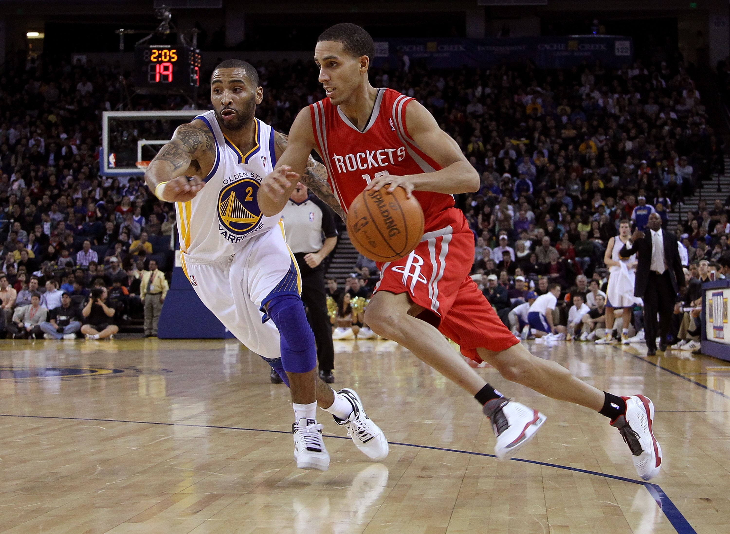 OAKLAND, CA - DECEMBER 20:  Kevin Martin #12 of the Houston Rockets dribbles past Acie Law #2 of the Golden State Warriors at Oracle Arena on December 20, 2010 in Oakland, California. NOTE TO USER: User expressly acknowledges and agrees that, by downloadi