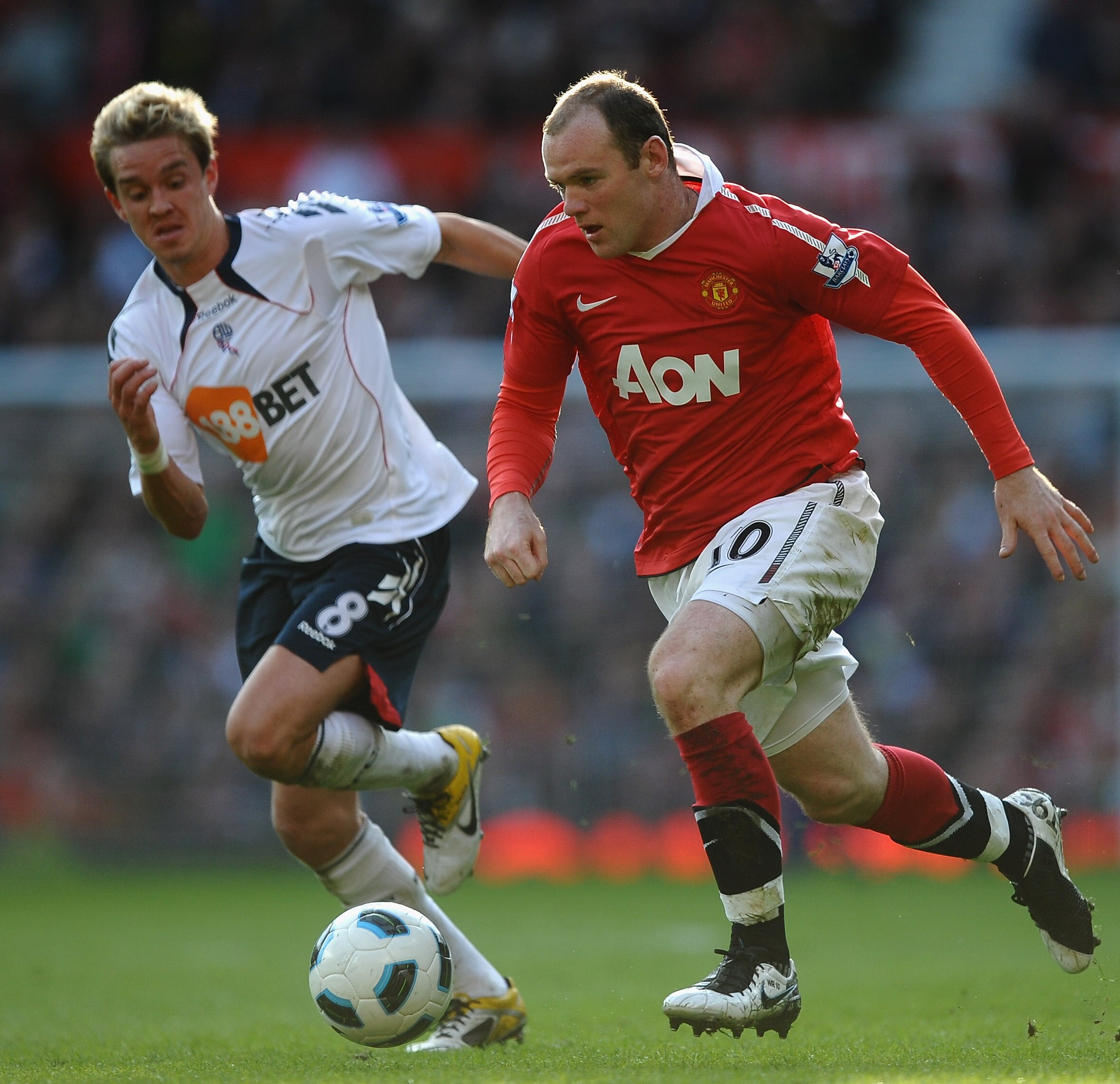 MANCHESTER, ENGLAND - MARCH 19: Wayne Rooney of Manchester United battles with Stuart Holden of Bolton Wanderers during the Barclays Premier League match between Manchester United and Bolton Wanderers at Old Trafford on March 19, 2011 in Manchester, Engla