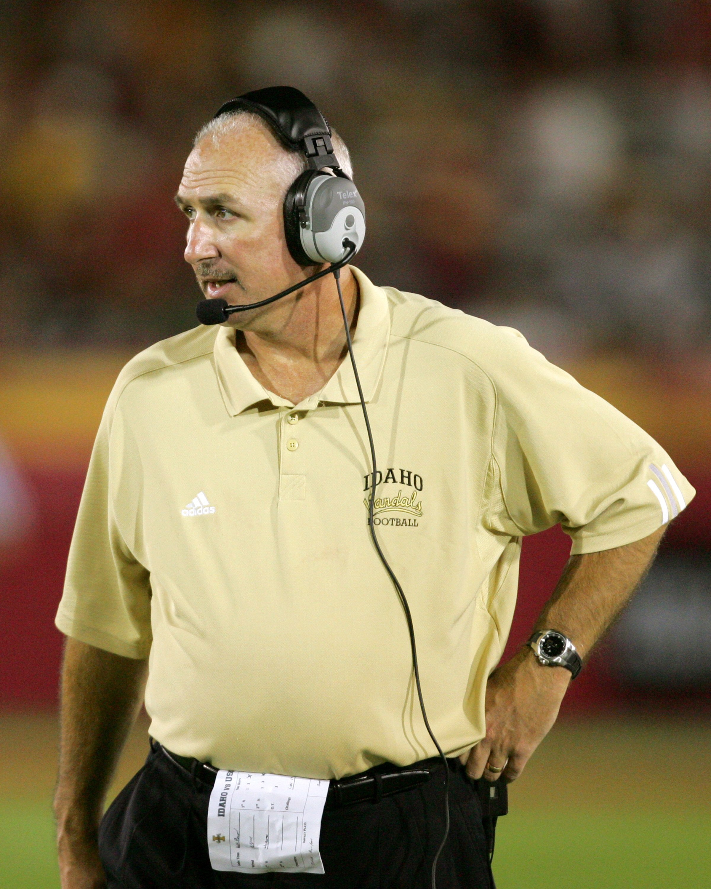 LOS ANGELES - SEPTEMBER 1:  Idaho head coach Robb Akey watches from the sideline against USC at the Los Angeles Memorial Coliseum on September 1, 2007 in Los Angeles, California. The Vandals were defeated by the top-ranked Trojans won 38-10. (Photo by Kev