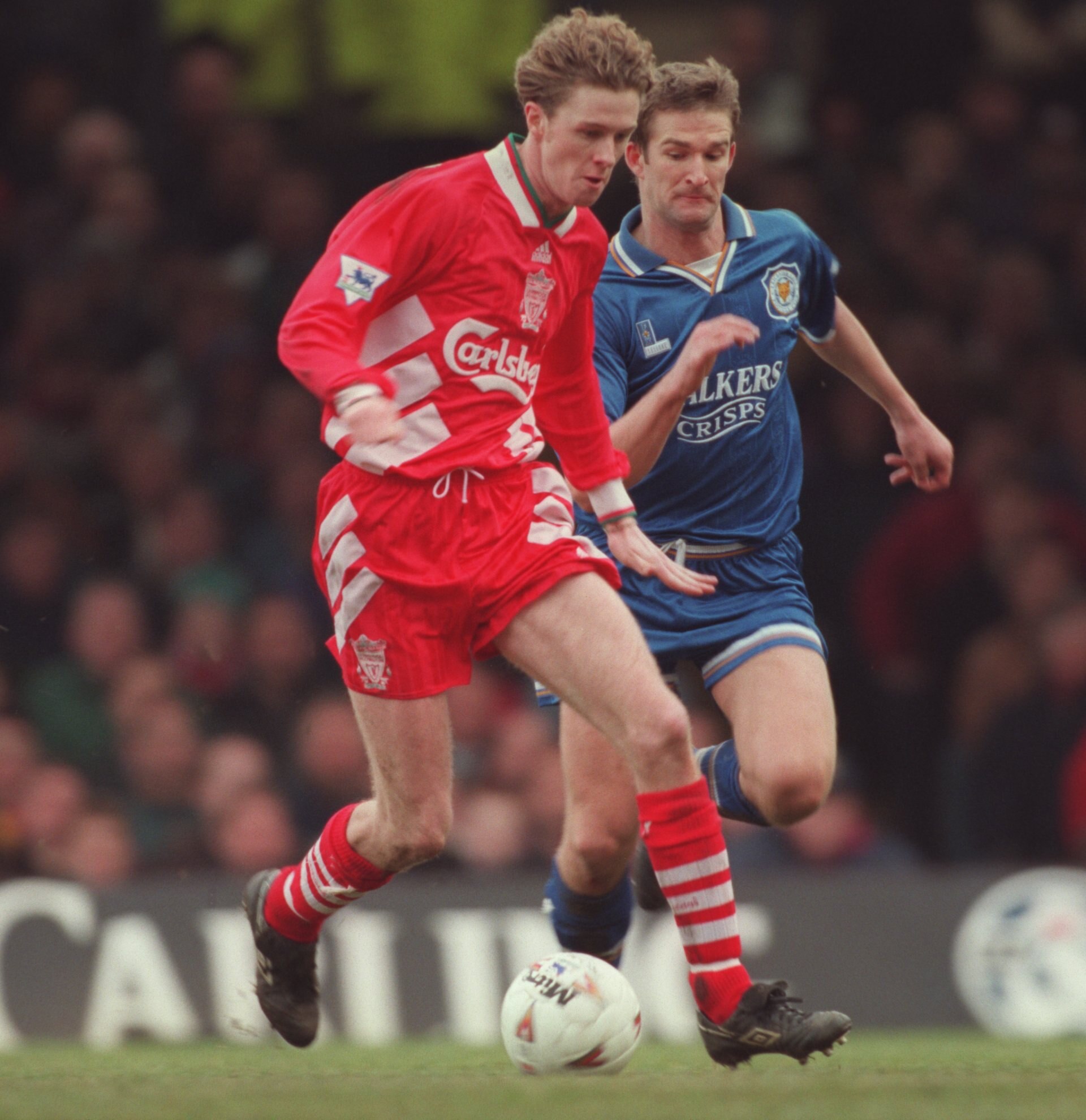26 DEC 1994:  STEVE MCMANAMAN OF LIVERPOOL RUNS WITH THE BALL DURING THE PREMIER LEAGUE MATCH AGAINST LEICESTER PLAYED AT FILBERT STREET, LEICESTER. LIVERPOOL WON THE MATCH 2-1. Mandatory Credit: Clive Mason/ALLSPORT