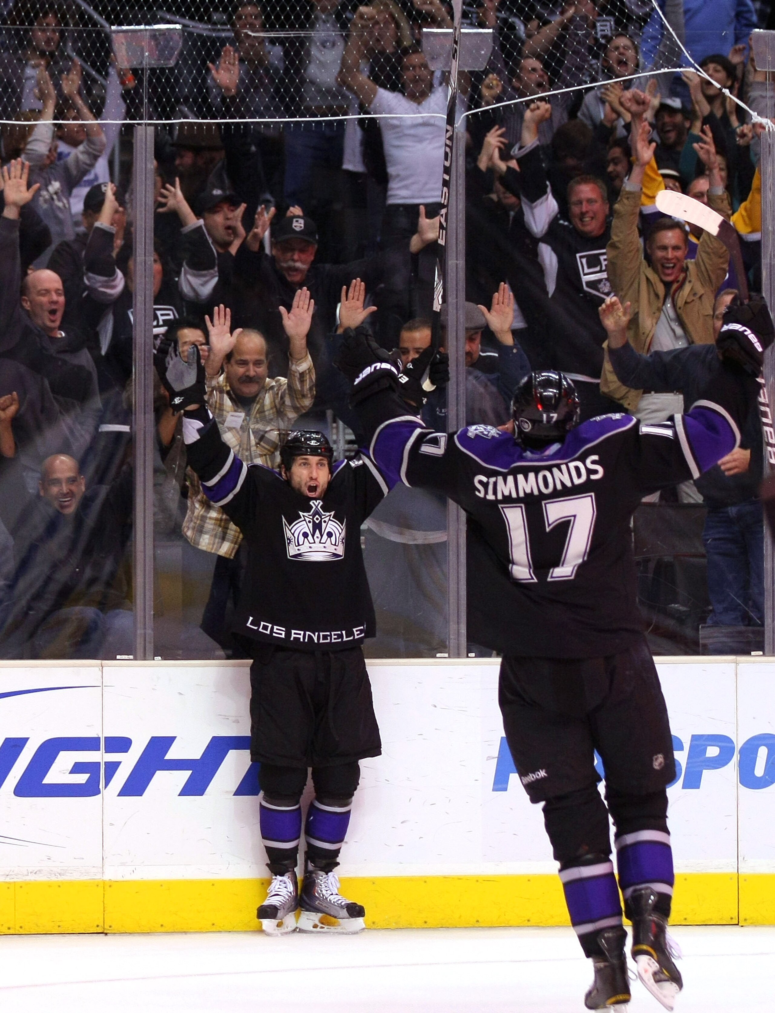 LOS ANGELES, CA - MARCH 21:  Jarret Stoll #28 of the Los Angeles Kings reacts after scoring a goal against the Calgary Flames in the third period during their NHL game at Staples Center on March 21, 2011 in Los Angeles, California. The Kings defeated the