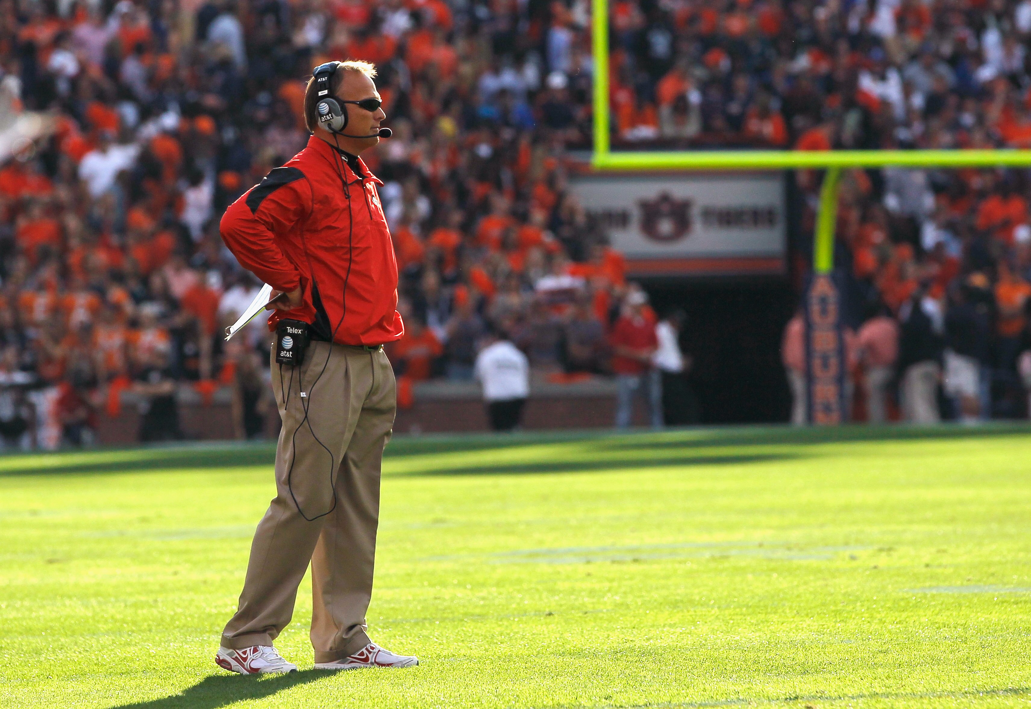 AUBURN, AL - NOVEMBER 13:  Head coach Mark Richt of the Georgia Bulldogs against the Auburn Tigers at Jordan-Hare Stadium on November 13, 2010 in Auburn, Alabama.  (Photo by Kevin C. Cox/Getty Images)