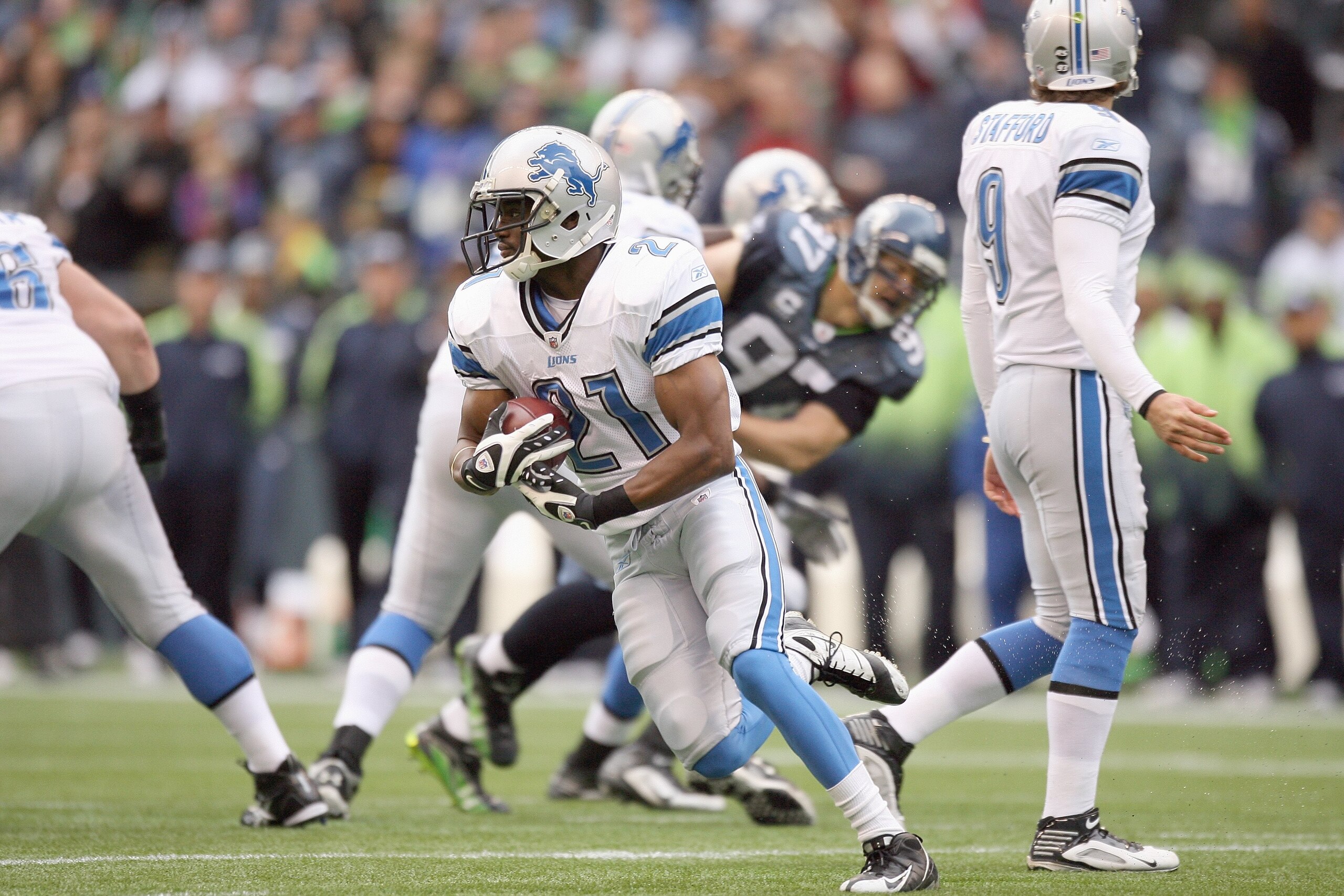 SEATTLE - NOVEMBER 08: Aaron Brown #21 of the Detroit Lions carries the ball during the game against the Seattle Seahawks on November 8, 2009 at Qwest Field in Seattle, Washington. The Seahawks defeated the Lions 32-20. (Photo by Otto Greule Jr/Getty Ima SEATTLE - NOVEMBER 08: Aaron Brown #21 of the Detroit Lions carries the ball during the game against the Seattle Seahawks on November 8, 2009 at Qwest Field in Seattle, Washington. The Seahawks defeated the Lions 32-20. (Photo by Otto Greule Jr/Getty Ima
