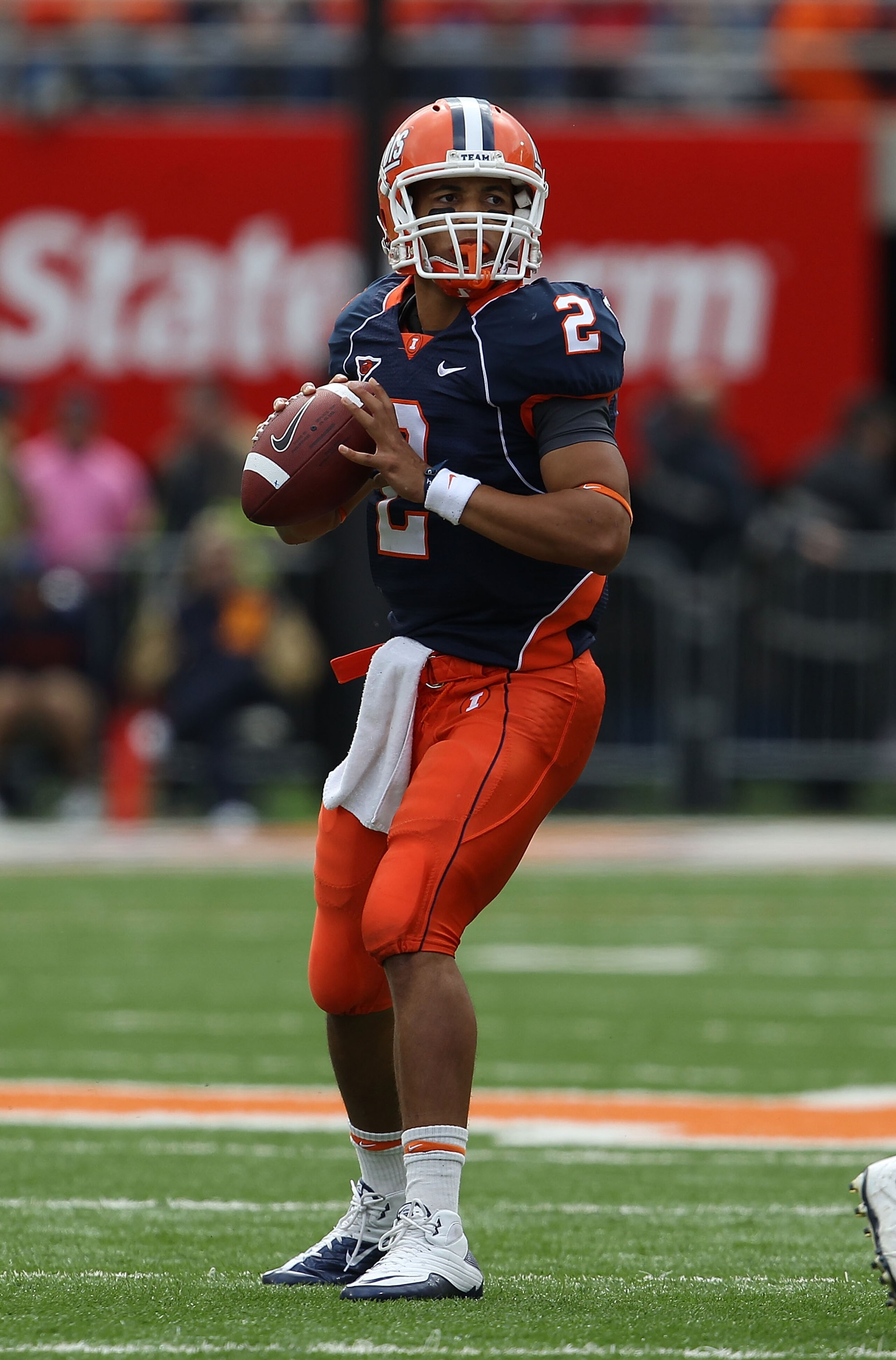 CHAMPAIGN, IL - OCTOBER 02: Nathan Scheelhaase #2 of the Illinois Fighting Illini looks for a receiver against the Ohio State Buckeyes at Memorial Stadium on October 2, 2010 in Champaign, Illinois. Ohio State defeated Illinois 24-13. (Photo by Jonathan Da