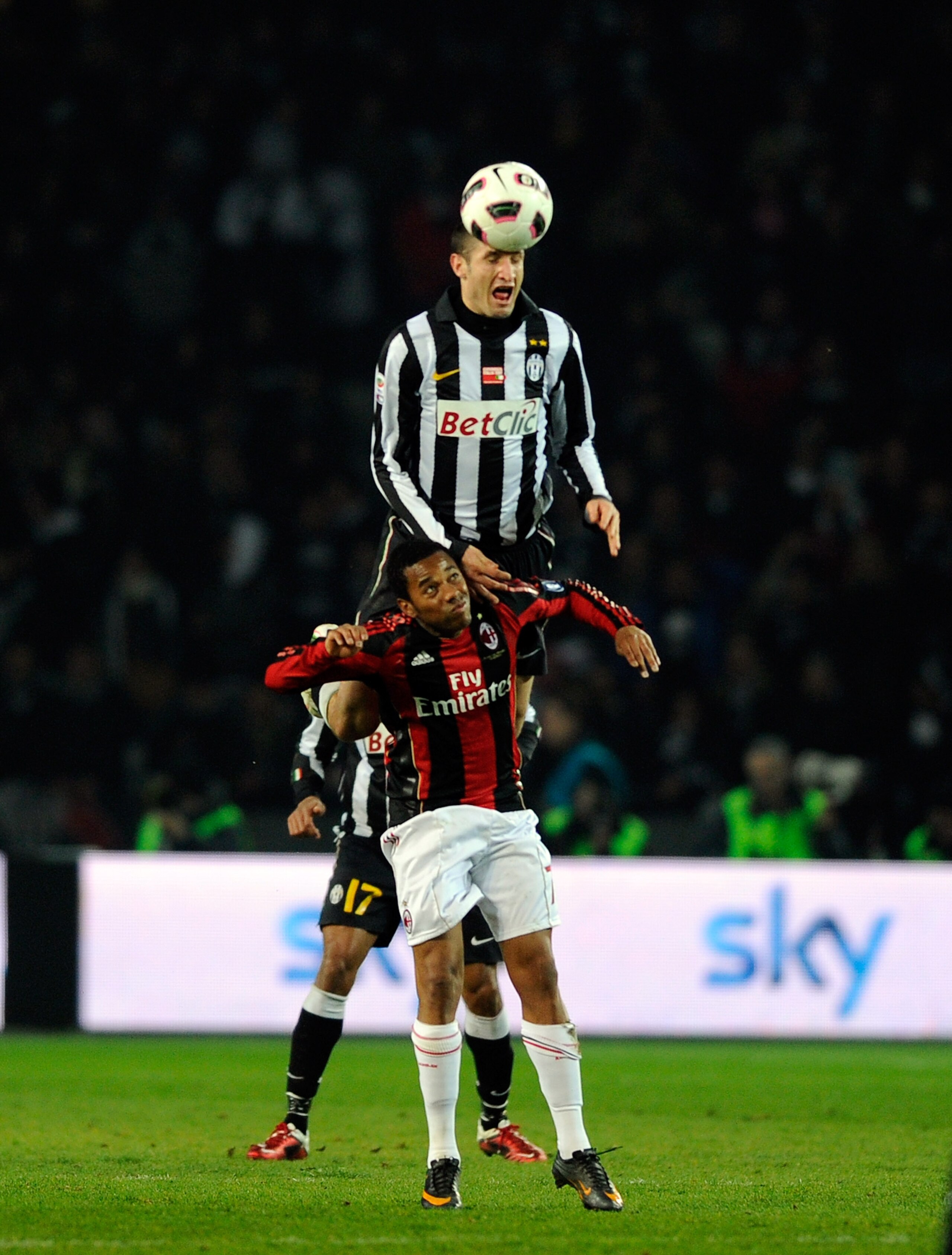 TURIN, ITALY - MARCH 05: Robinho of AC Milan and Giorgio Chiellini of Juventus FC compete for the ball during the Serie A match between Juventus FC and AC Milan at Olimpico Stadium on March 5, 2011 in Turin, Italy. (Photo by Claudio Villa/Getty Images) TURIN, ITALY - MARCH 05: Robinho of AC Milan and Giorgio Chiellini of Juventus FC compete for the ball during the Serie A match between Juventus FC and AC Milan at Olimpico Stadium on March 5, 2011 in Turin, Italy. (Photo by Claudio Villa/Getty Images)