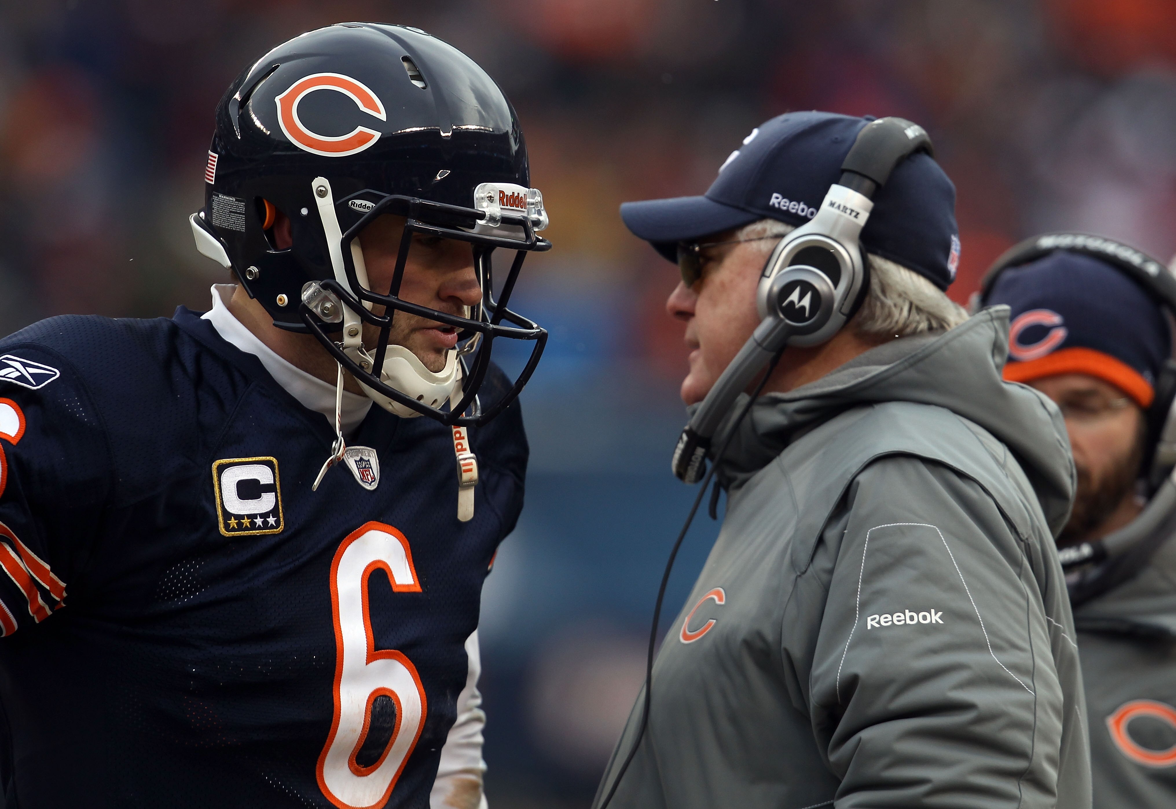 CHICAGO, IL - JANUARY 16:  Quarterback Jay Cutler #6 of the Chicago Bears talks with offensive coordinator Mike Martz against the Seattle Seahawks in the 2011 NFC divisional playoff game at Soldier Field on January 16, 2011 in Chicago, Illinois.  (Photo b