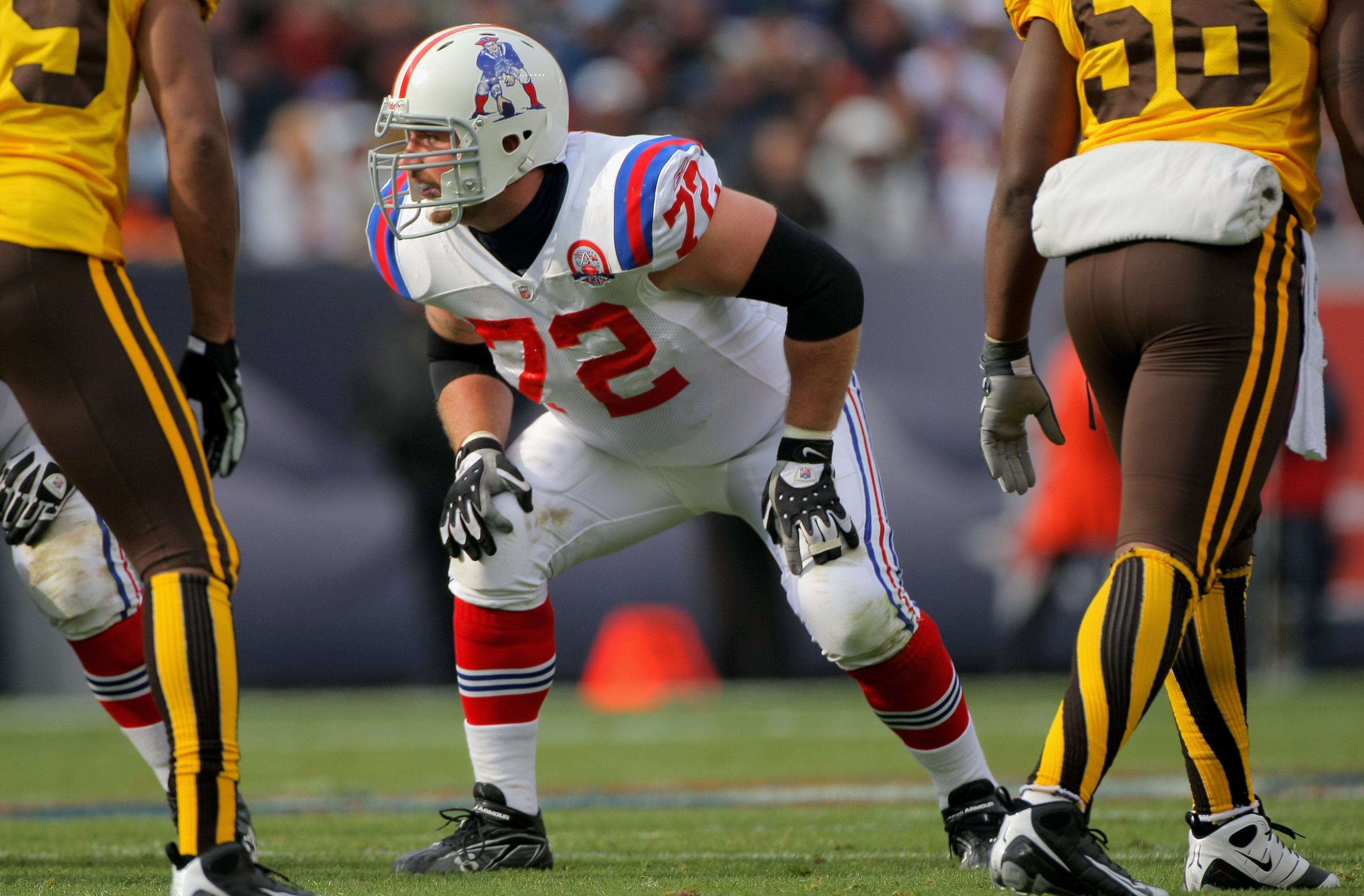 DENVER - OCTOBER 11:  Offensive tackle Matt Light #72 of the New England Patriots prepares for pass protection against the Denver Broncos during NFL action at Invesco Field at Mile High on October 11, 2009 in Denver, Colorado. The Broncos defeated the Pat