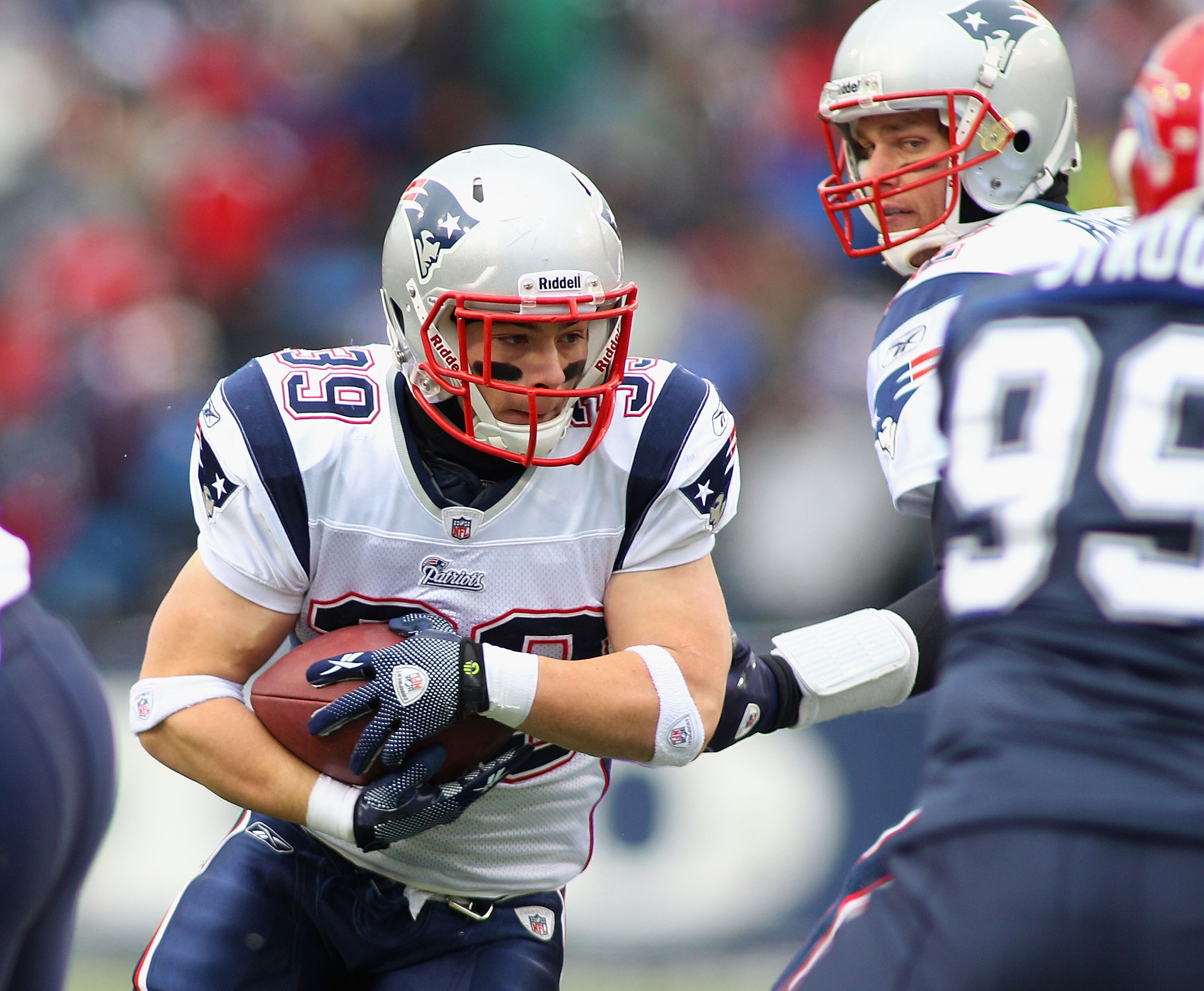 ORCHARD PARK, NY - DECEMBER 26:  Danny Woodhead #39 of the New England Patriots runs against the Buffalo Bills  at Ralph Wilson Stadium on December 26, 2010 in Orchard Park, New York.  (Photo by Rick Stewart/Getty Images)
