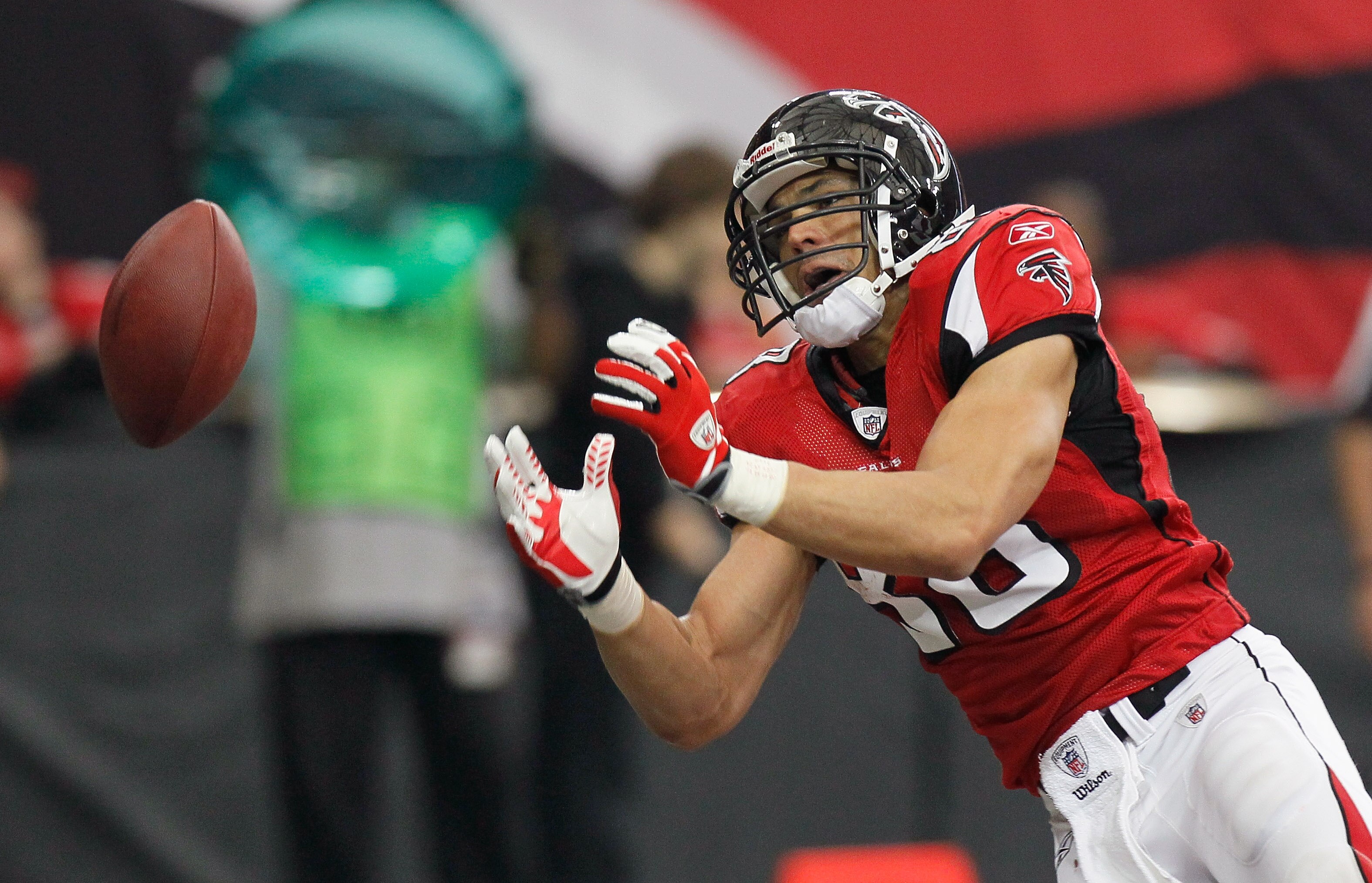 ATLANTA, GA - JANUARY 02:  Tony Gonzalez #88 of the Atlanta Falcons against the Carolina Panthers at Georgia Dome on January 2, 2011 in Atlanta, Georgia.  (Photo by Kevin C. Cox/Getty Images)