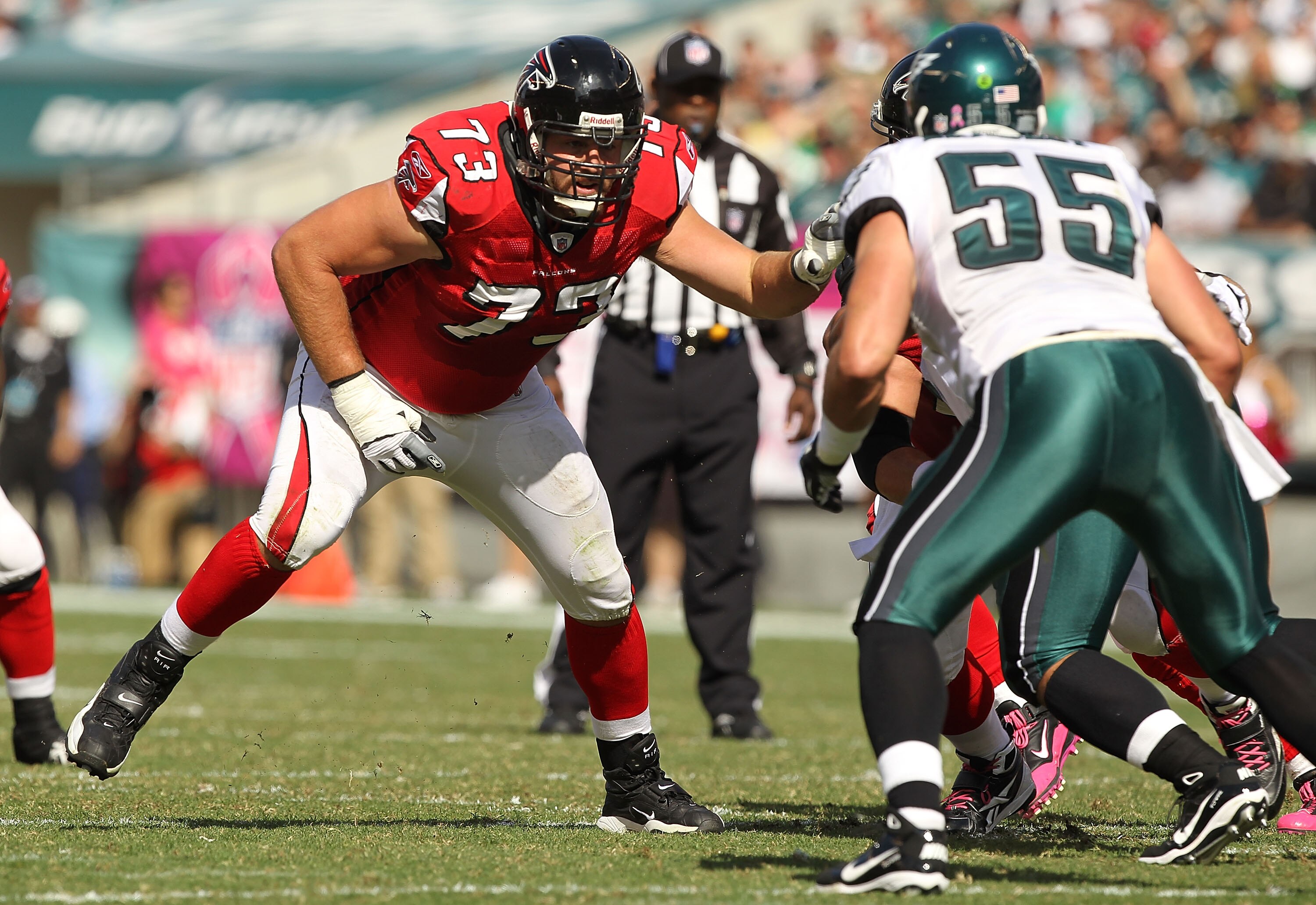 PHILADELPHIA - OCTOBER 17:  Harvey Dahl #73 of the Atlanta Falcons in action against Stewart Bradley #55 of the Philadelphia Eagles during their game at Lincoln Financial Field on October 17, 2010 in Philadelphia, Pennsylvania.  (Photo by Al Bello/Getty I