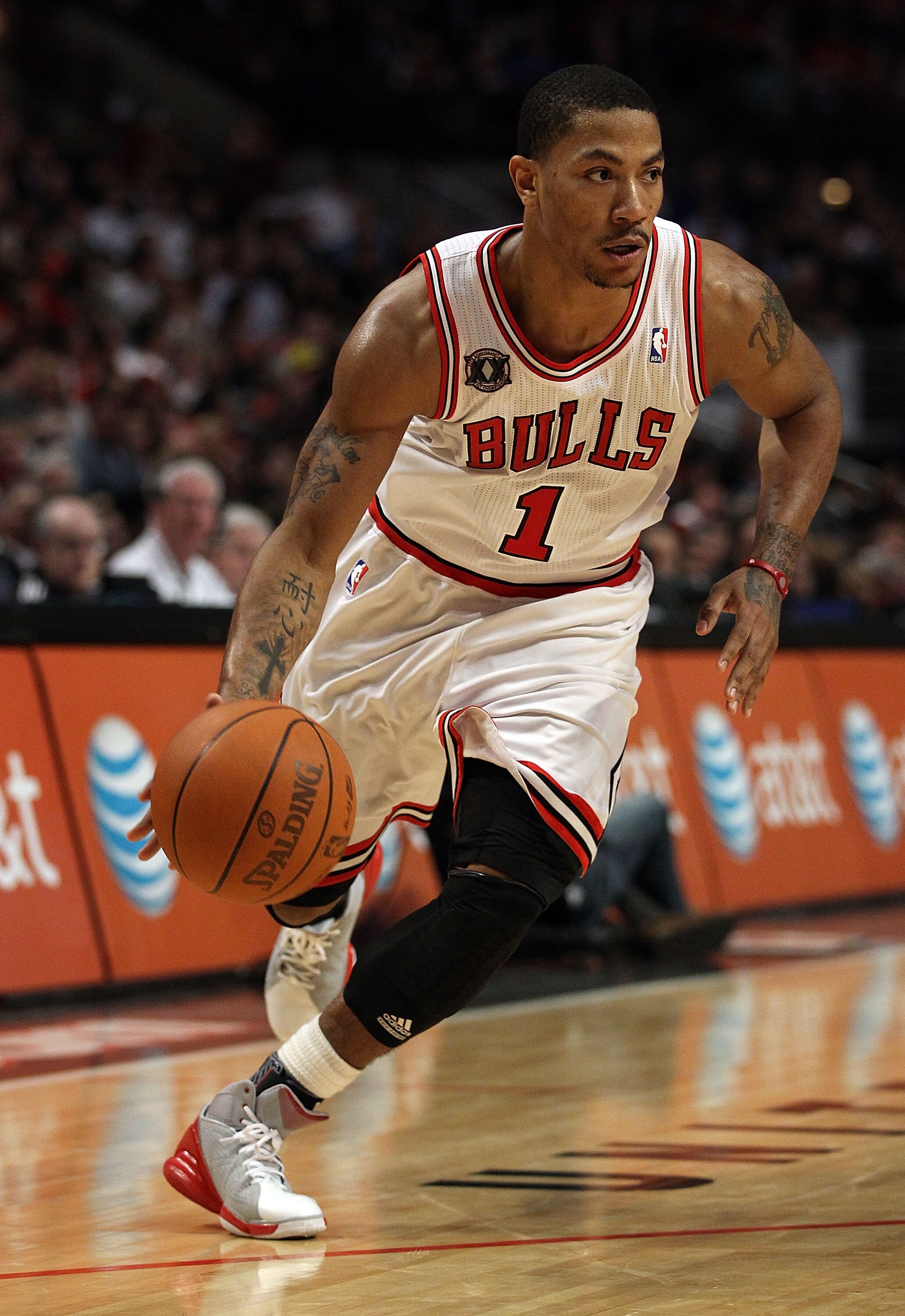 CHICAGO, IL - MARCH 21: Derrick Rose #1 of the Chicago Bulls moves against the Sacramento Kings at the United Center on March 21, 2011 in Chicago, Illinois. The Bulls defeated the Kings 132-92. NOTE TO USER: User expressly acknowledges and agrees that, by