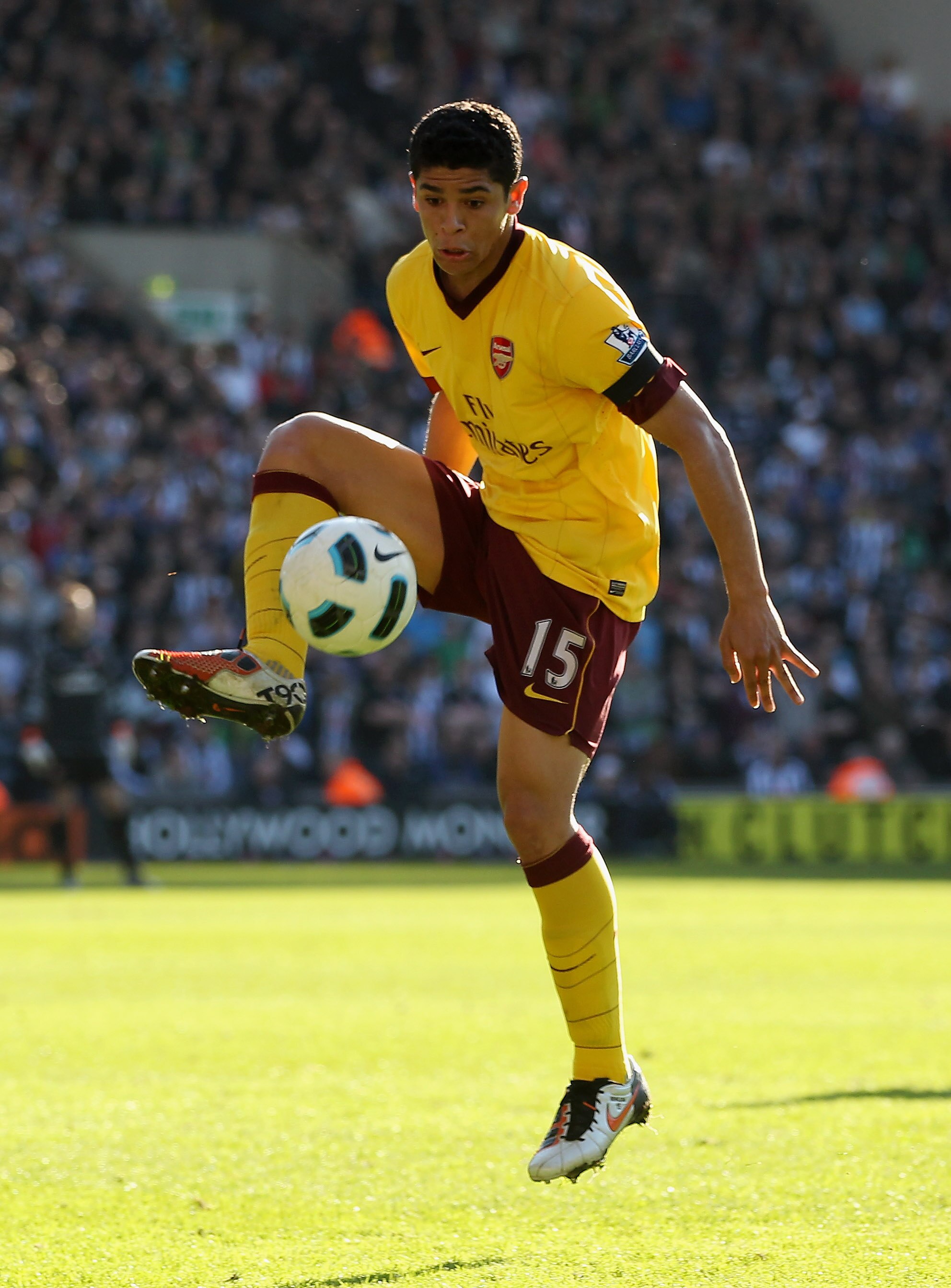 WEST BROMWICH, ENGLAND - MARCH 19:  Denilson of Arsenal in action during the Barclays Premier League match between West Bromwich Albion and Arsenal at The Hawthorns on March 19, 2011 in West Bromwich, England.  (Photo by Scott Heavey/Getty Images)