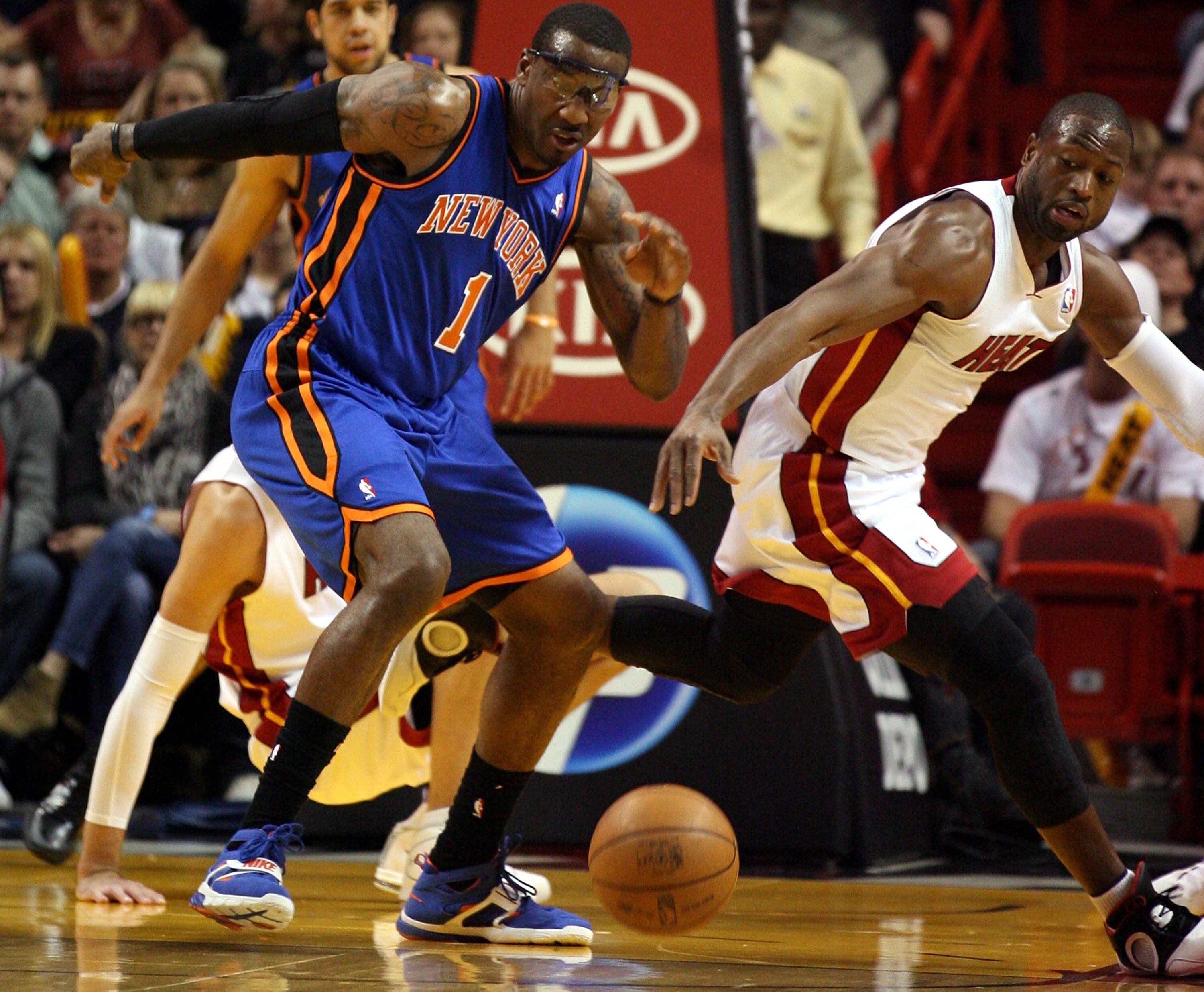 MIAMI - DECEMBER 28:  Guard Dwyane Wade #3 of the Miami Heat and Forward Amar'e Stoudemire #1 of the New York Knicks battle for the ball at American Airlines Arena on December 28, 2010 in Miami, Florida.  (Photo by Marc Serota/Getty Images)