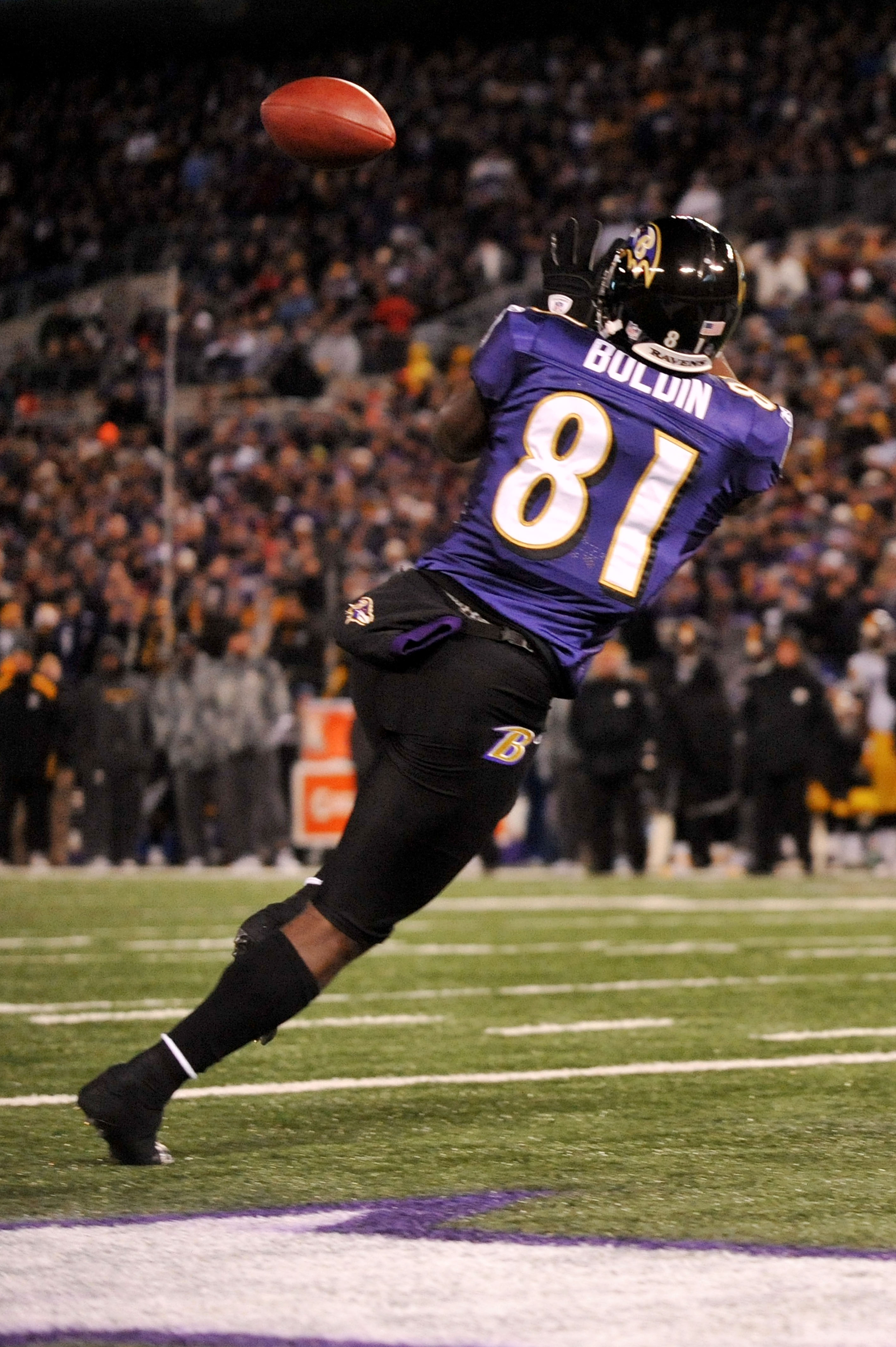 BALTIMORE, MD - DECEMBER 05:  Wide receiver Anquan Boldin #81 of the Baltimore Ravens catches a pass to score a touchdown against the Pittsburgh Steelers during the first quarter of the game at M&T Bank Stadium on December 5, 2010 in Baltimore, Maryland.