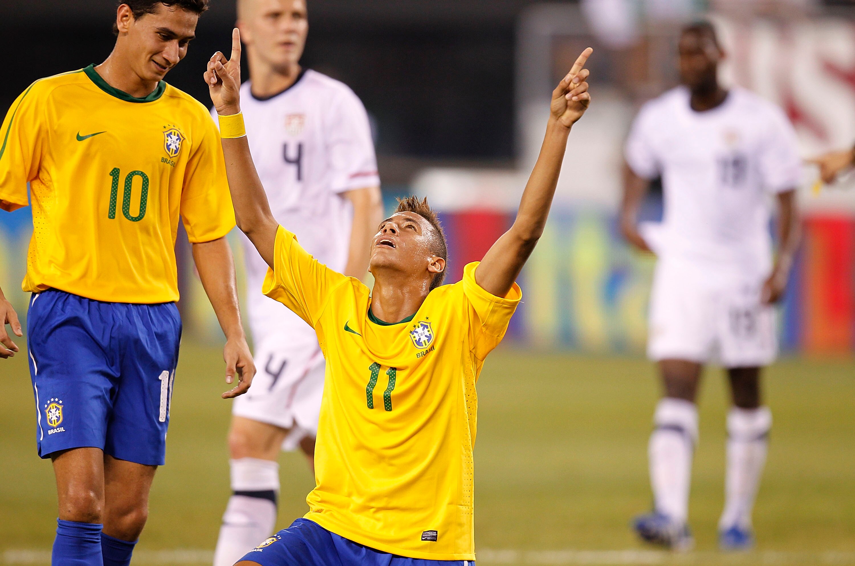 EAST RUTHERFORD, NJ - AUGUST 10:  Neymar #11 and Paulo Henrique Ganso #10 of Brazil celebrate Neymar's goal against the U.S. in the first half of a friendly match at the New Meadowlands on August 10, 2010 in East Rutherford, New Jersey.  (Photo by Jeff Ze