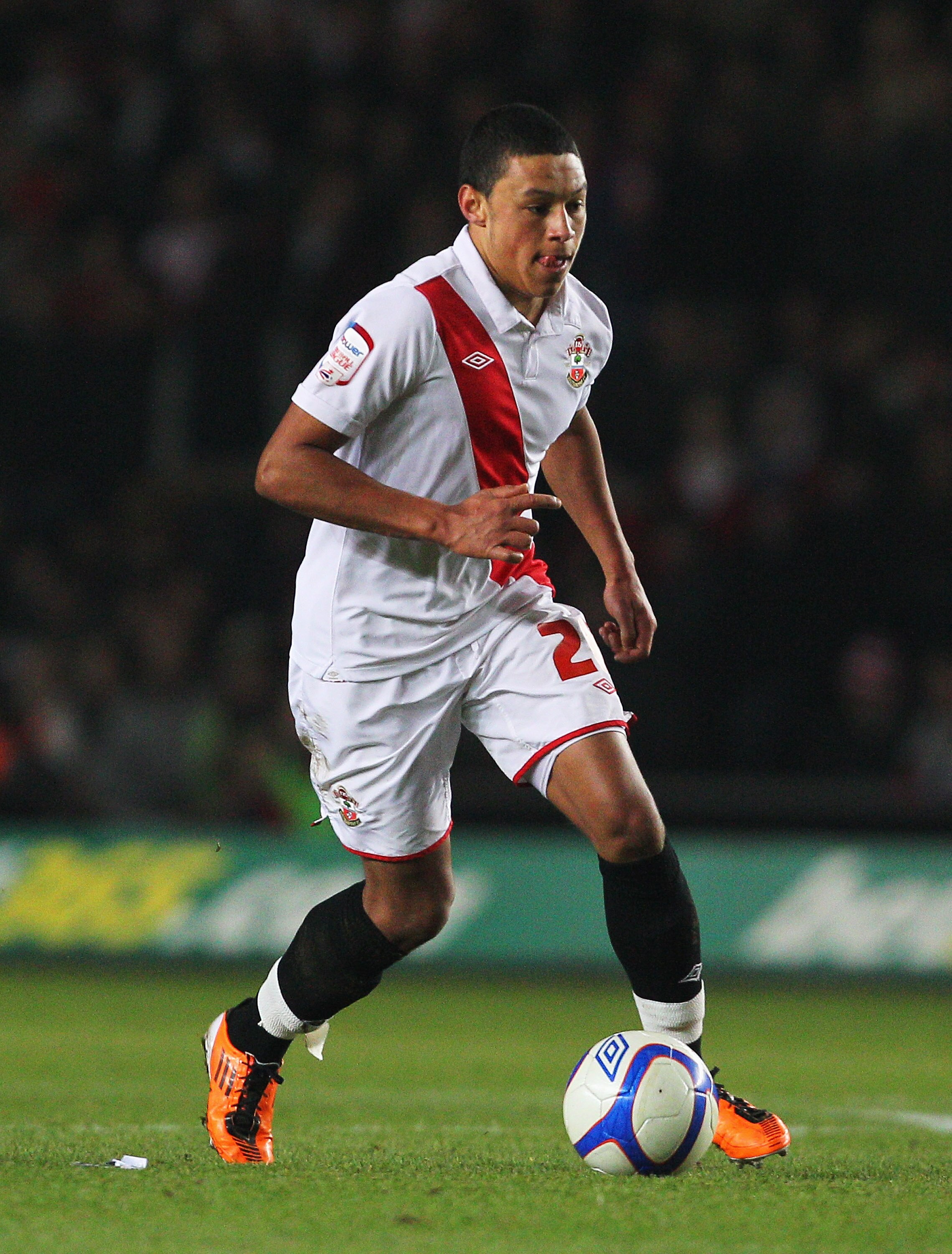 SOUTHAMPTON, ENGLAND - JANUARY 29:  Alex Chamberlain of Southampton in action during the FA Cup sponsored by E.ON 4th Round match between Southampton and Manchester United at St Mary's Stadium on January 29, 2011 in Southampton, England.  (Photo by Clive 
