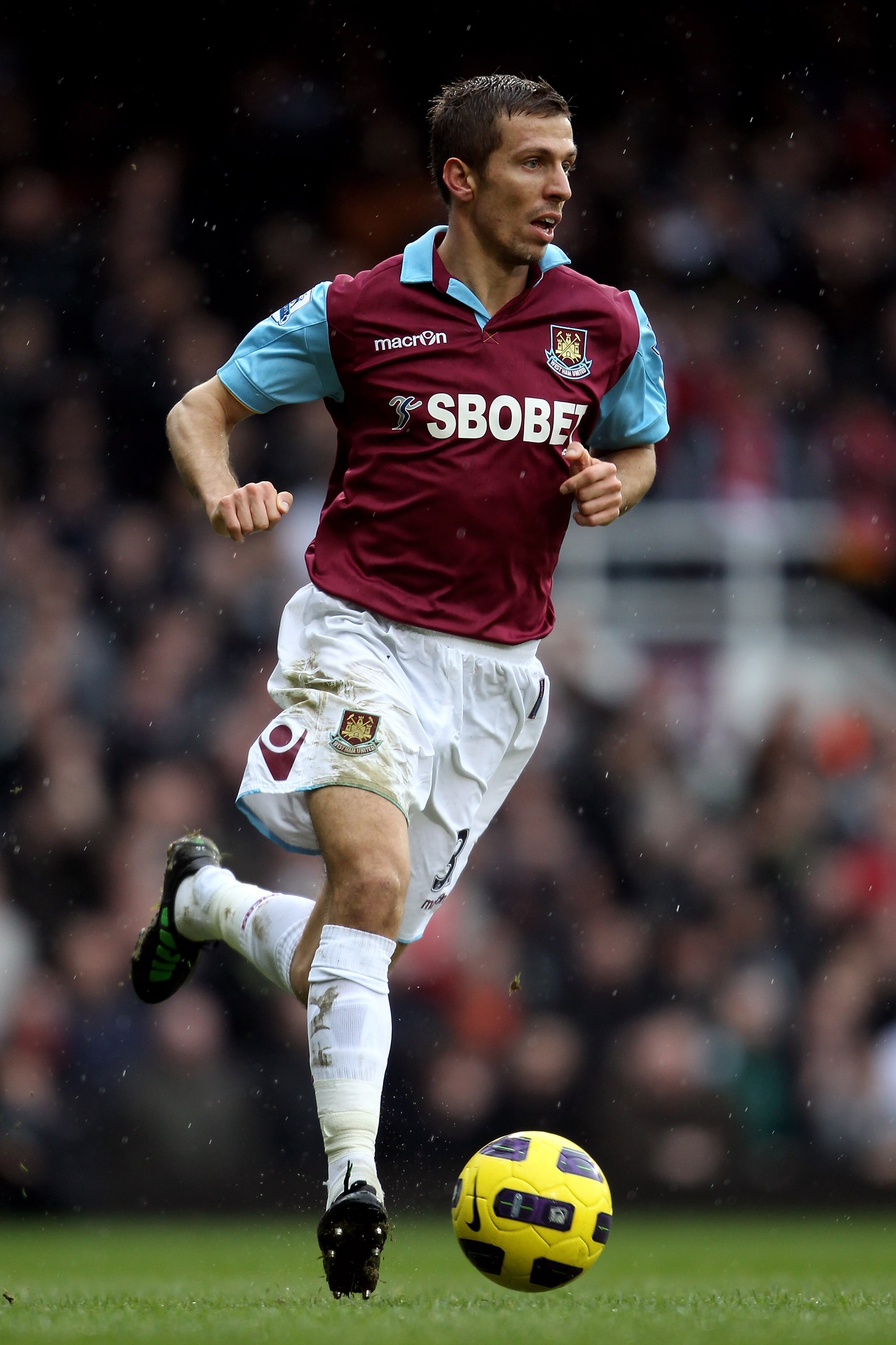 LONDON, ENGLAND - FEBRUARY 27:  Gary O'Neil of West Ham during the Barclays Premier League match between West Ham United and Liverpool at the Boleyn Ground on February 27, 2011 in London, England.  (Photo by Scott Heavey/Getty Images)