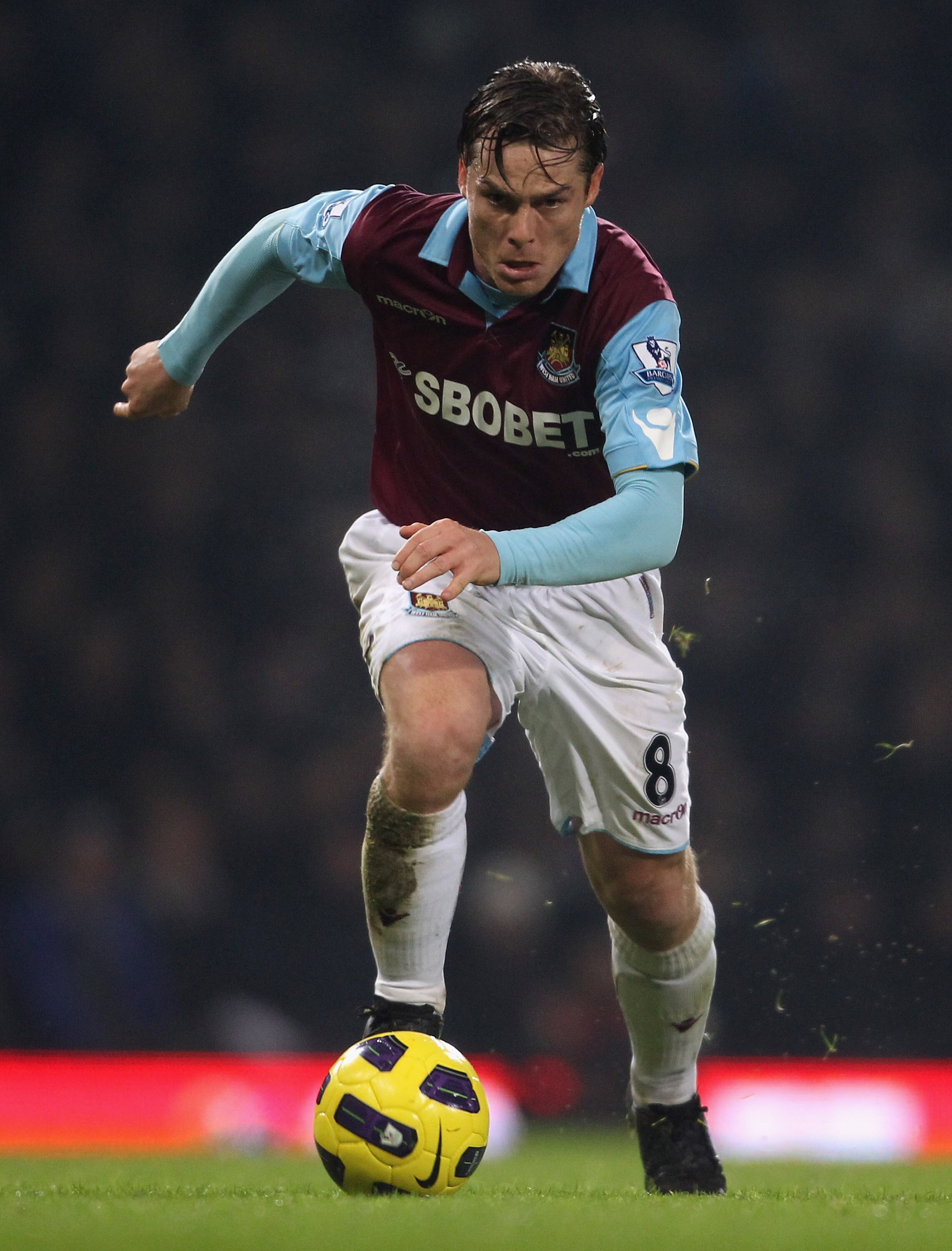LONDON, ENGLAND - DECEMBER 28:  Scott Parker of West Ham United runs with the ball during the Barclays Premier League match between West Ham United and Everton at the Boleyn Ground on December 28, 2010 in London, England.  (Photo by Scott Heavey/Getty Ima