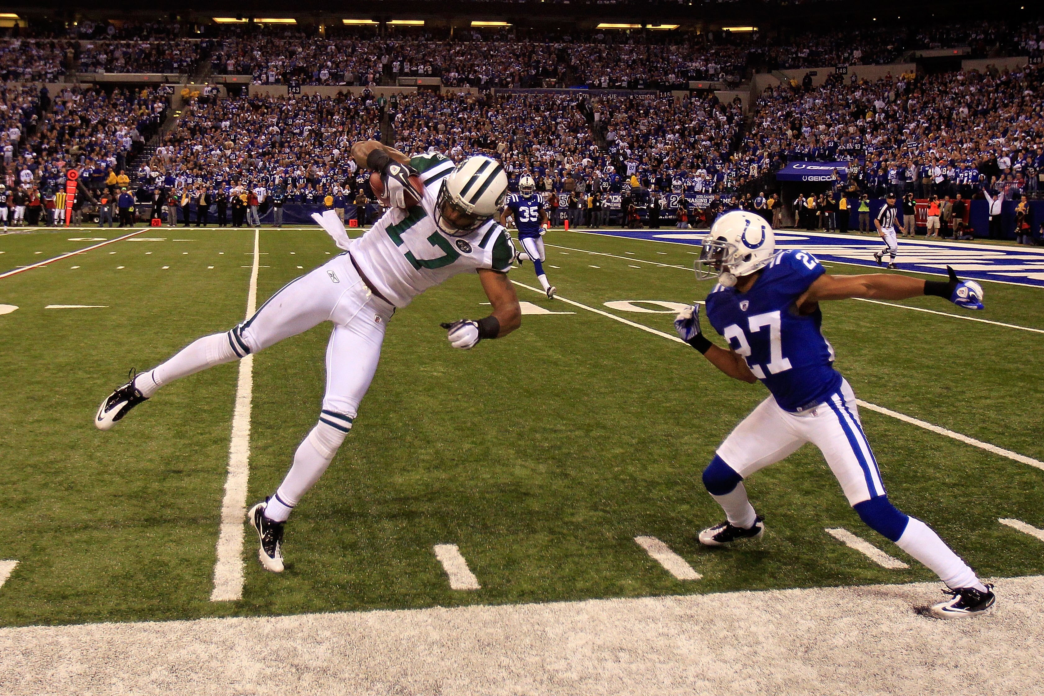 INDIANAPOLIS, IN - JANUARY 08: Braylon Edwards #17 of the New York Jets makes an 18-yard reception in the final minute of the fourth quarter against Jacob Lacey #27 of the Indianapolis Colts during their 2011 AFC wild card playoff game at Lucas Oil Stadi INDIANAPOLIS, IN - JANUARY 08: Braylon Edwards #17 of the New York Jets makes an 18-yard reception in the final minute of the fourth quarter against Jacob Lacey #27 of the Indianapolis Colts during their 2011 AFC wild card playoff game at Lucas Oil Stadi