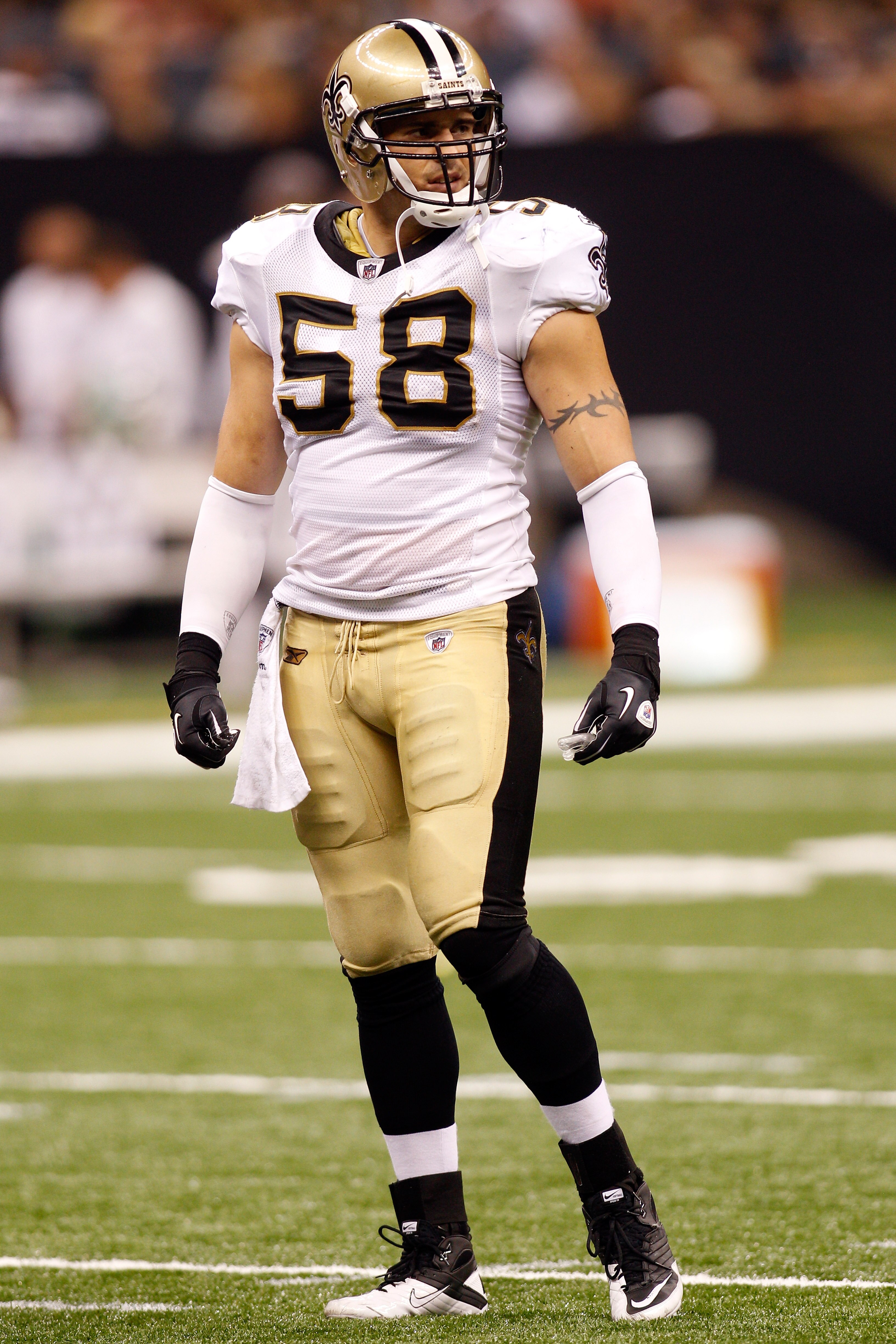 NEW ORLEANS - AUGUST 27:  Scott Shanle #58 of the New Orleans Saints in action against the San Diego Chargers at the Louisiana Superdome on August 27, 2010 in New Orleans, Louisiana.  (Photo by Chris Graythen/Getty Images)
