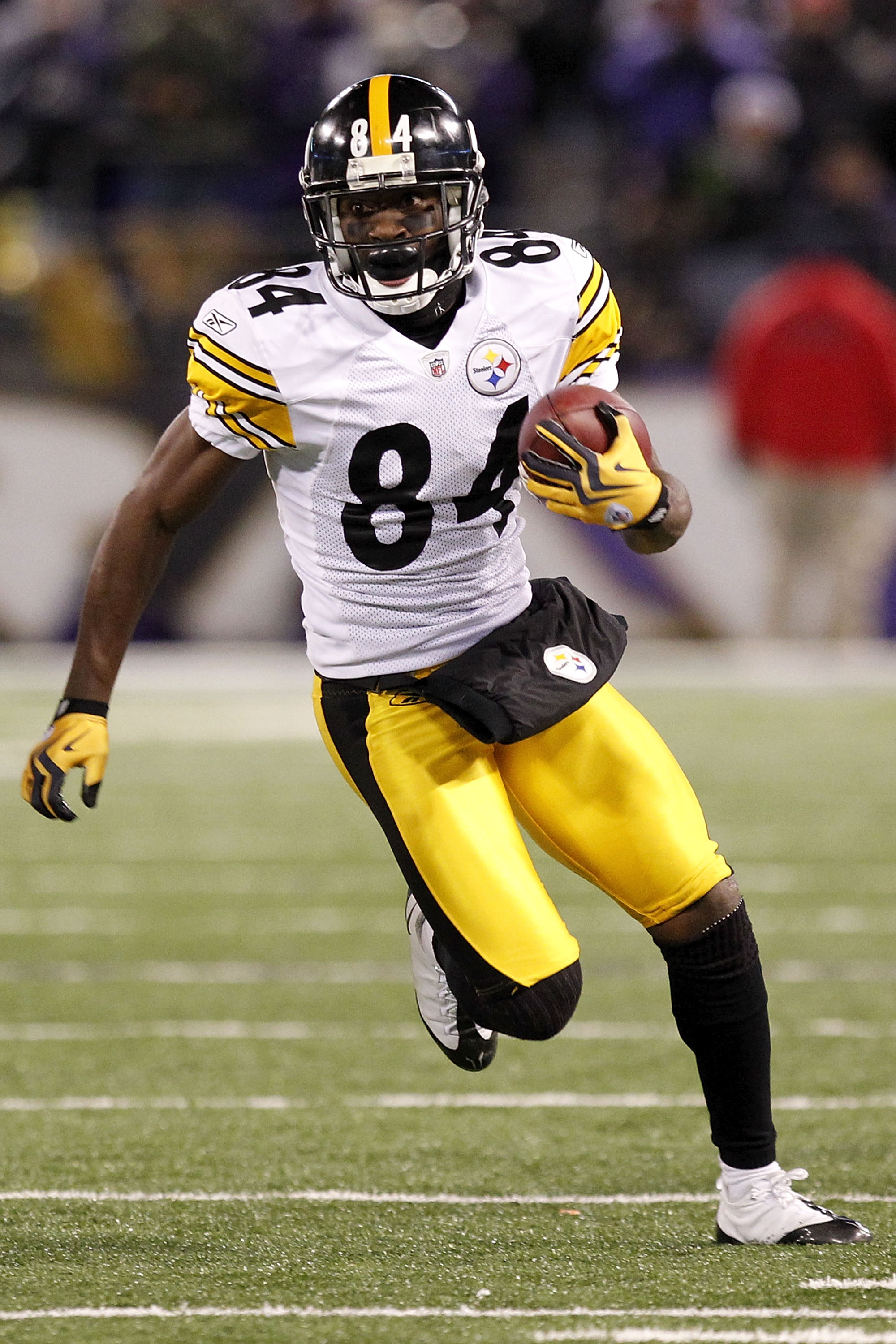 BALTIMORE, MD - DECEMBER 05:  Antonio Brown #84 of the Pittsburgh Steelers runs with the ball against the Baltimore Ravens at M&T Bank Stadium on December 5, 2010 in Baltimore, Maryland.  (Photo by Geoff Burke/Getty Images)