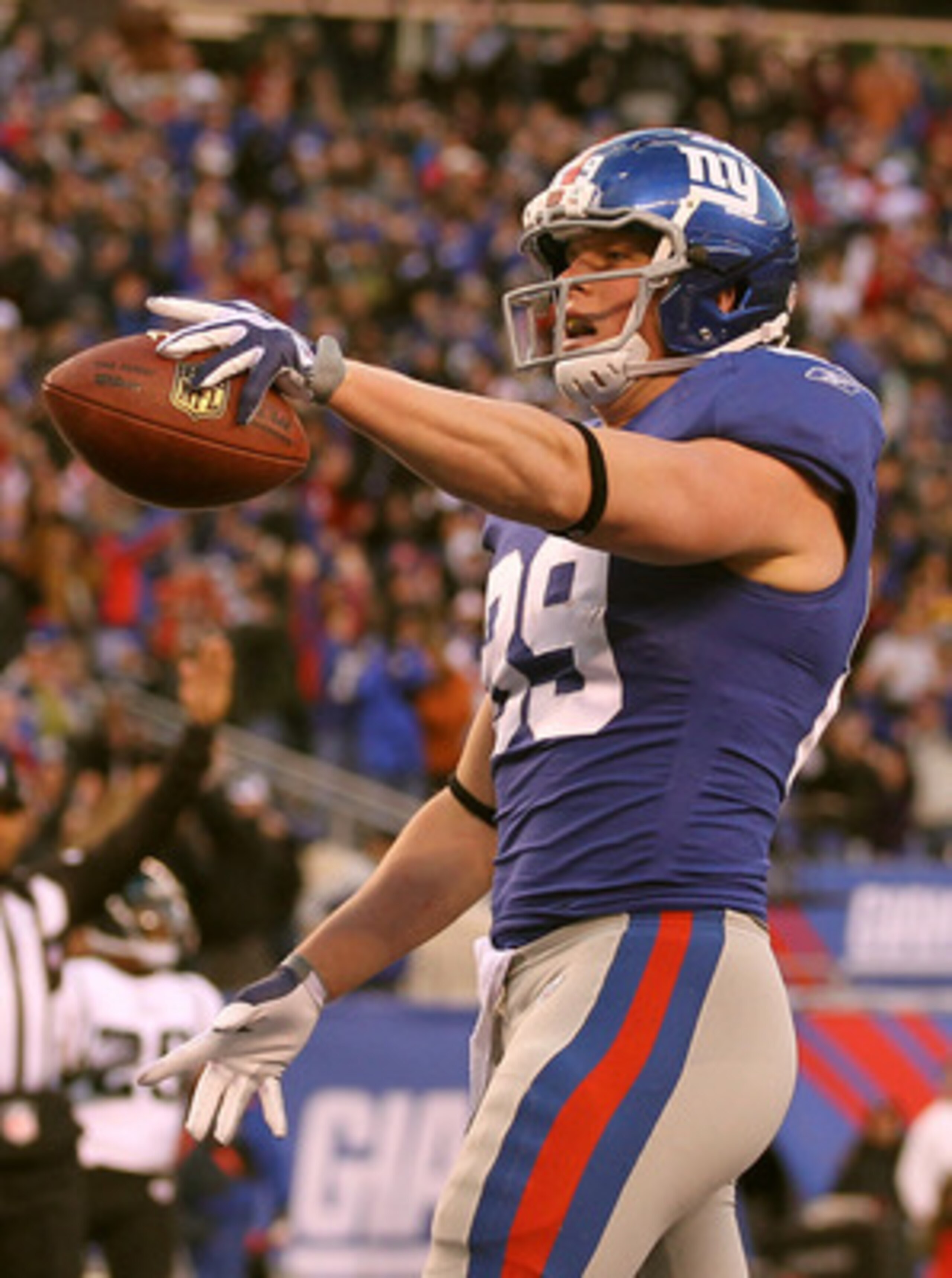 EAST RUTHERFORD, NJ - NOVEMBER 28:  Kevin Boss #89 of the New York Giants scores the game winning touchdown against the Jacksonville Jaguars putting the Giants ahead 24-20  during the fourth Quarter of their game on November 28, 2010 at The New Meadowland
