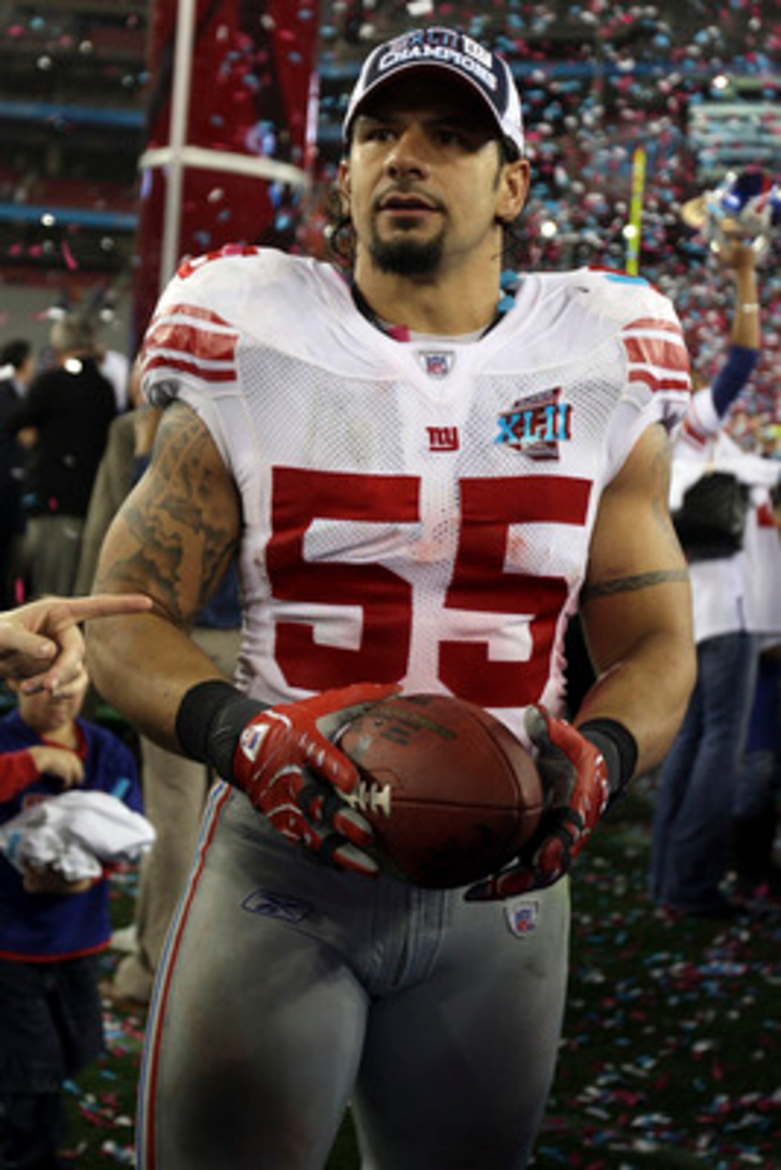 GLENDALE, AZ - FEBRUARY 03:  Kawika Mitchell #55 of the New York Giants celebrate beating the New England Patriots 17-14 during Super Bowl XLII on February 3, 2008 at the University of Phoenix Stadium in Glendale, Arizona.  (Photo by Elsa/Getty Images)