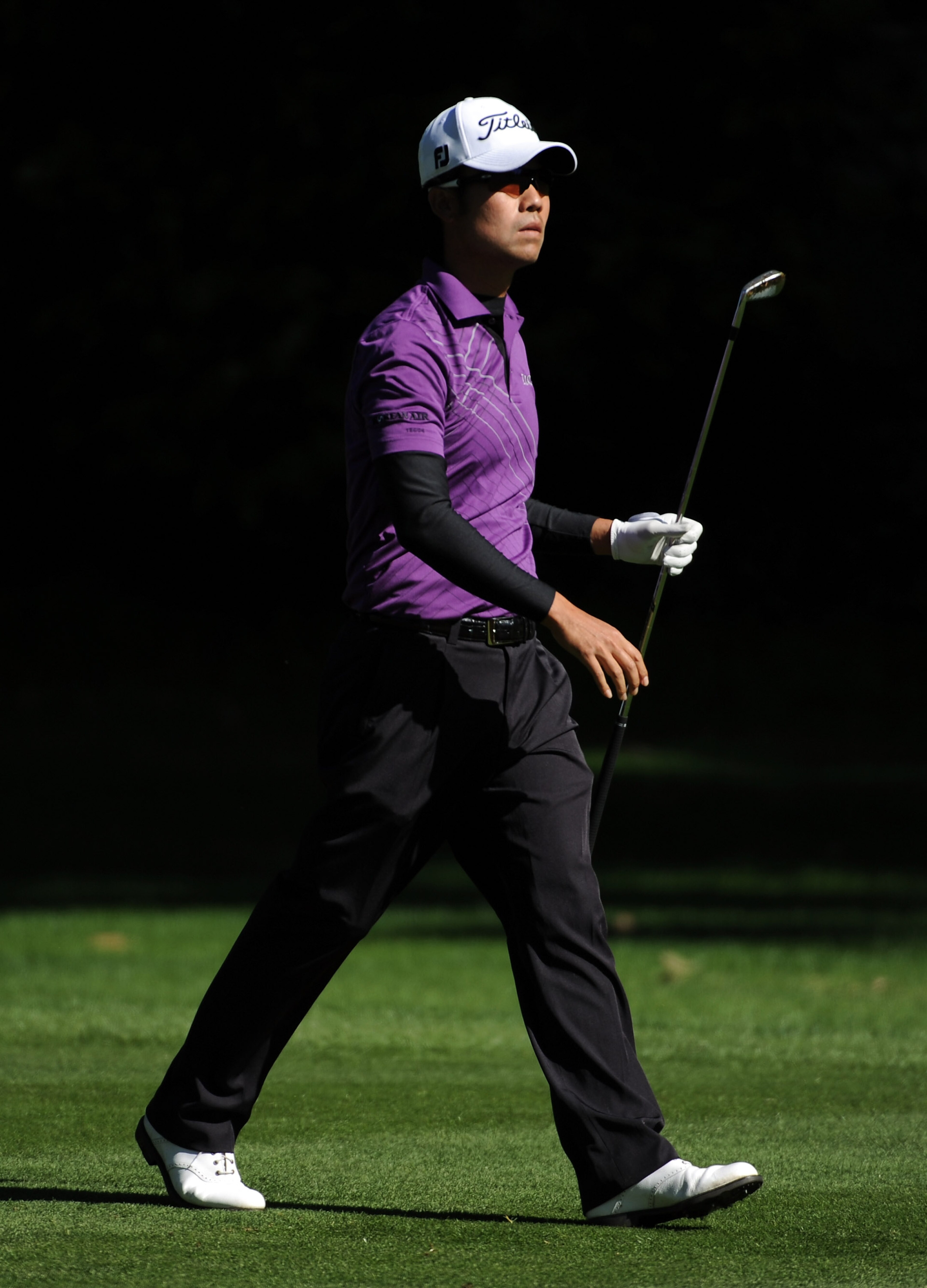 PACIFIC PALISADES, CA - FEBRUARY 20: Kevin Na watches his second shot on the 12th hole during the fourth round of the Northern Trust Open at the Riviera Country Club on February 20, 2011 in Pacific Palisades, California. (Photo by Harry How/Getty Images PACIFIC PALISADES, CA - FEBRUARY 20: Kevin Na watches his second shot on the 12th hole during the fourth round of the Northern Trust Open at the Riviera Country Club on February 20, 2011 in Pacific Palisades, California. (Photo by Harry How/Getty Images