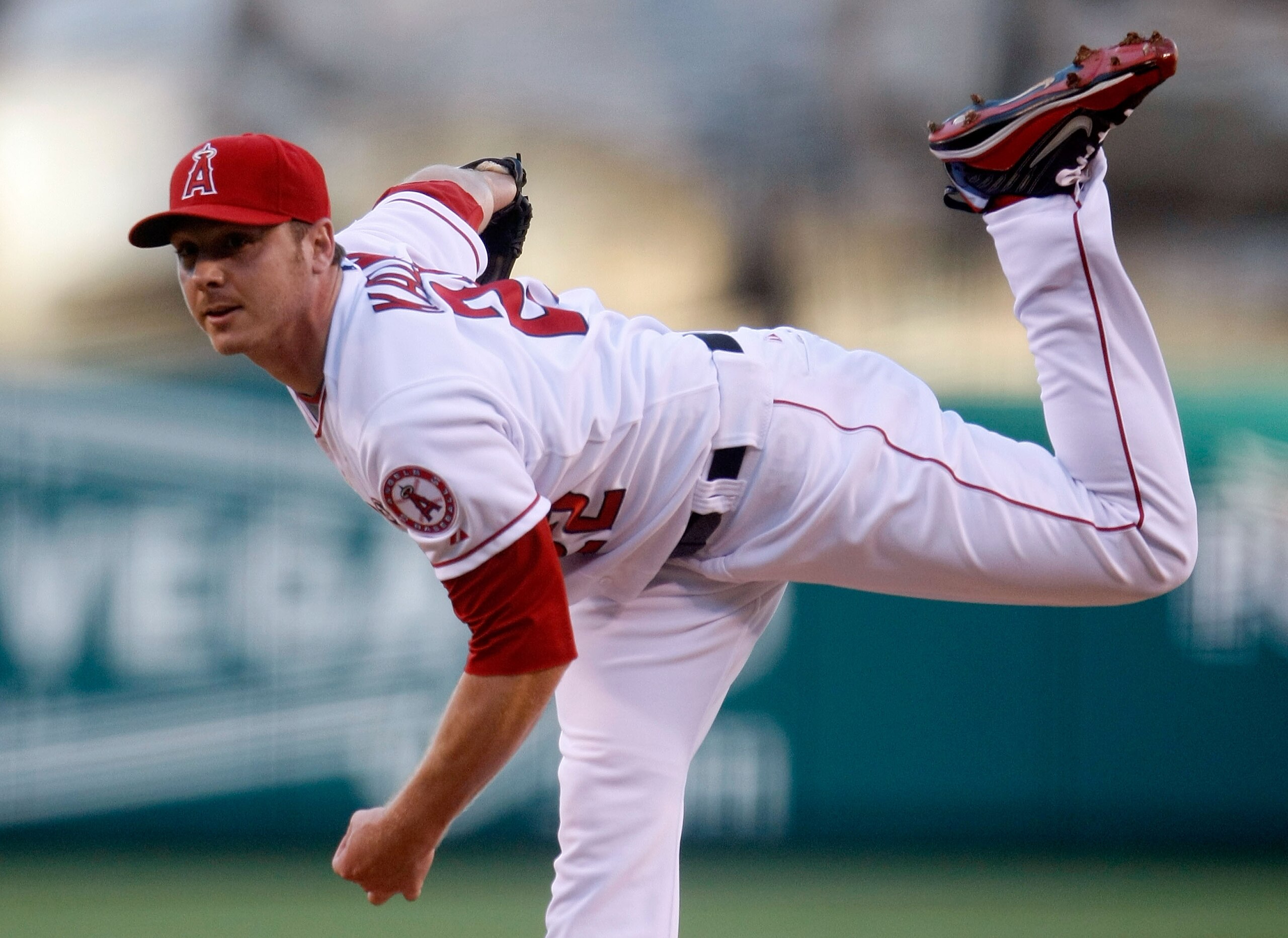 ANAHEIM, CA - OCTOBER 20:  Scott Kazmir #22 of the Los Angeles Angels of Anaheim pitches against the New York Yankees during the first inning in Game Four of the ALCS during the 2009 MLB Playoffs at Angel Stadium on October 20, 2009 in Anaheim, California