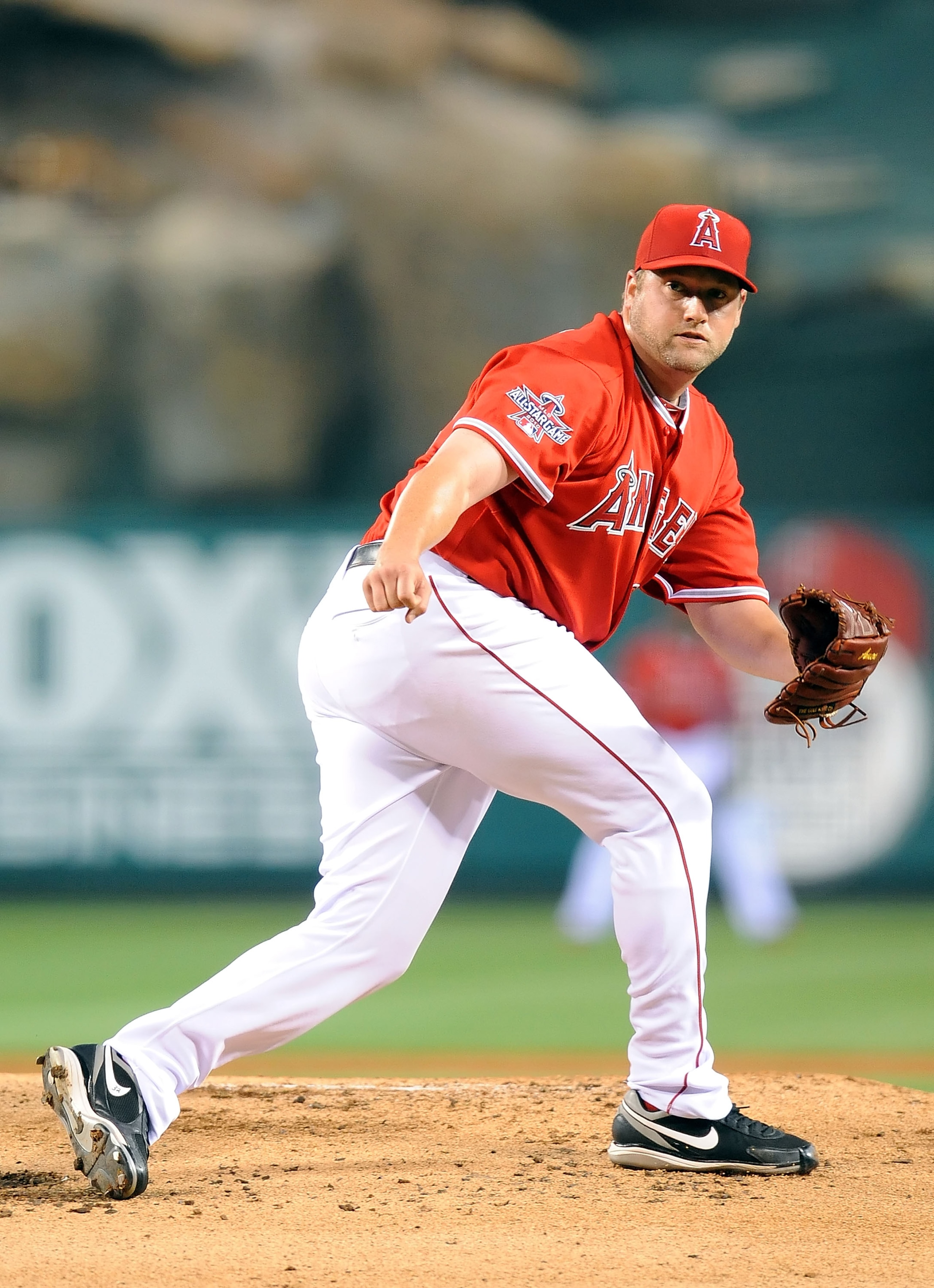 ANAHEIM, CA - APRIL 09:   Matt Palmer #32 of the Los Angeles Angels of Anaheim pitches against the Oakland Athletics at the Angel Stadium of Anaheim on April 9, 2010 in Anaheim, California.  (Photo by Lisa Blumenfeld/Getty Images)