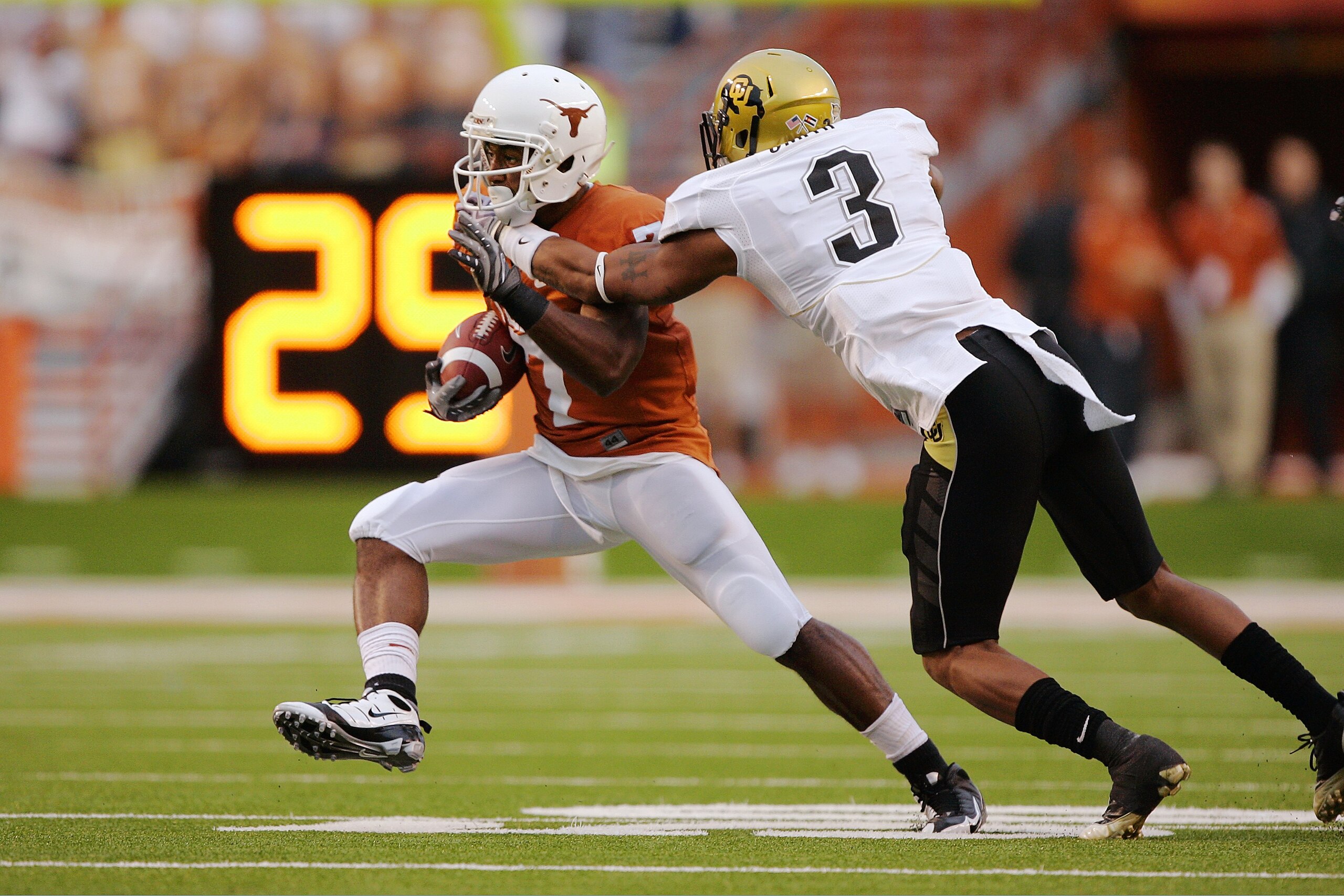 AUSTIN, TX - OCTOBER 10:  Wide receiver John Chiles #7 of the Texas Longhorns makes a quick cut after catching a pass against cornerback Jimmy Smith #3 of the Colorado Buffaloes in the first quarter on October 10, 2009 at Darrell K Royal-Texas Memorial St