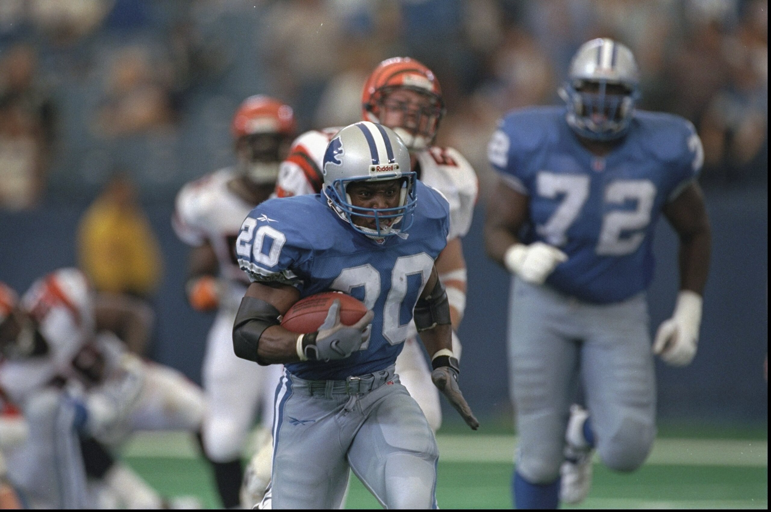 13 Sep 1998:  Running Back Barry Sanders #20 of the Detroit Lions running with the ball during the game against the Cincinnati Bengals at the Pontiac Silverdome in Pontiac, Michigan. The Bengals defeated the Lions 34-28. Mandatory Credit: Vincent Laforet