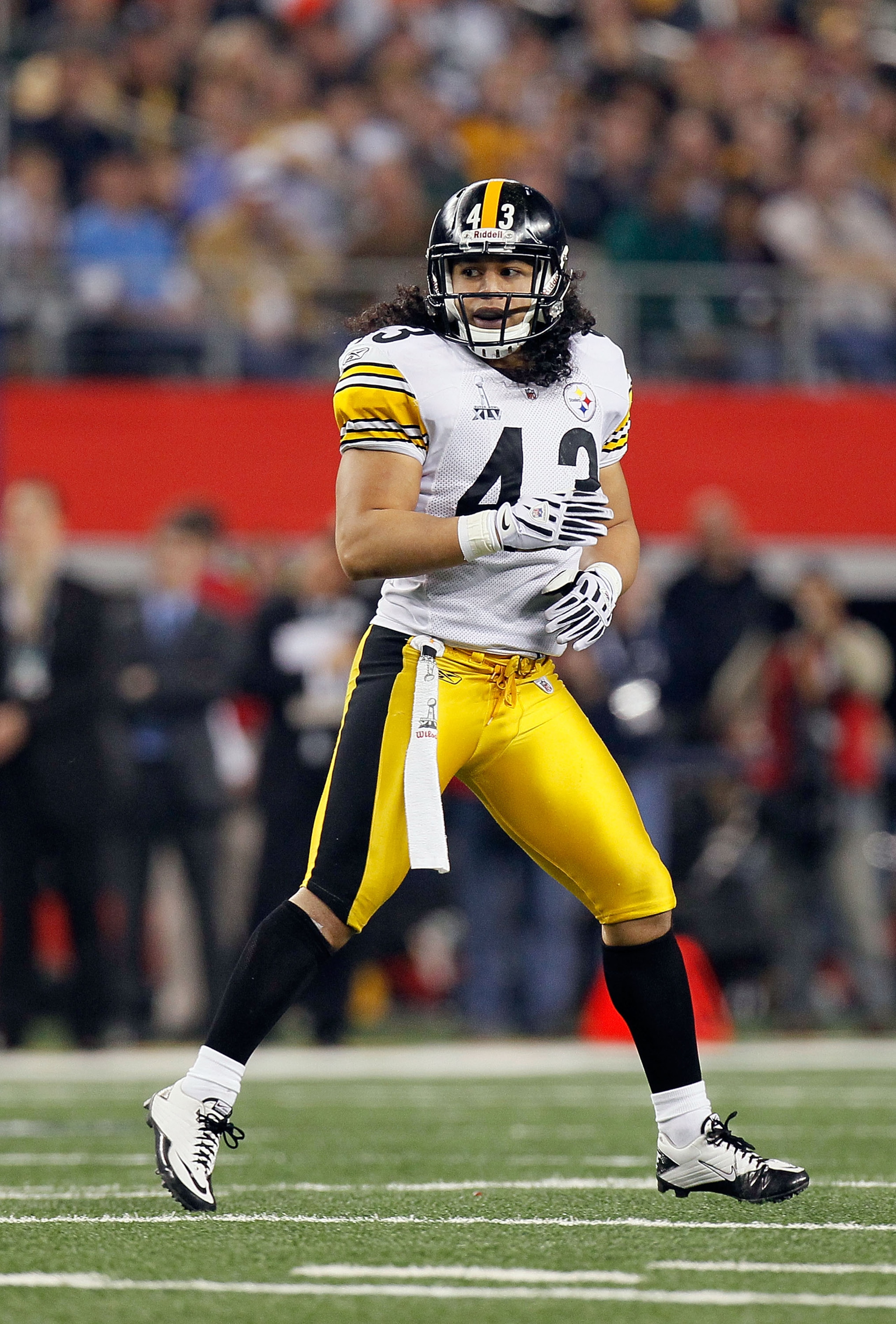 ARLINGTON, TX - FEBRUARY 06:  Troy Polamalu #43 of the Pittsburgh Steelers lines up on defense against the Green Bay Packers during Super Bowl XLV at Cowboys Stadium on February 6, 2011 in Arlington, Texas. The Packers won 31-25. (Photo by Kevin C. Cox/Ge