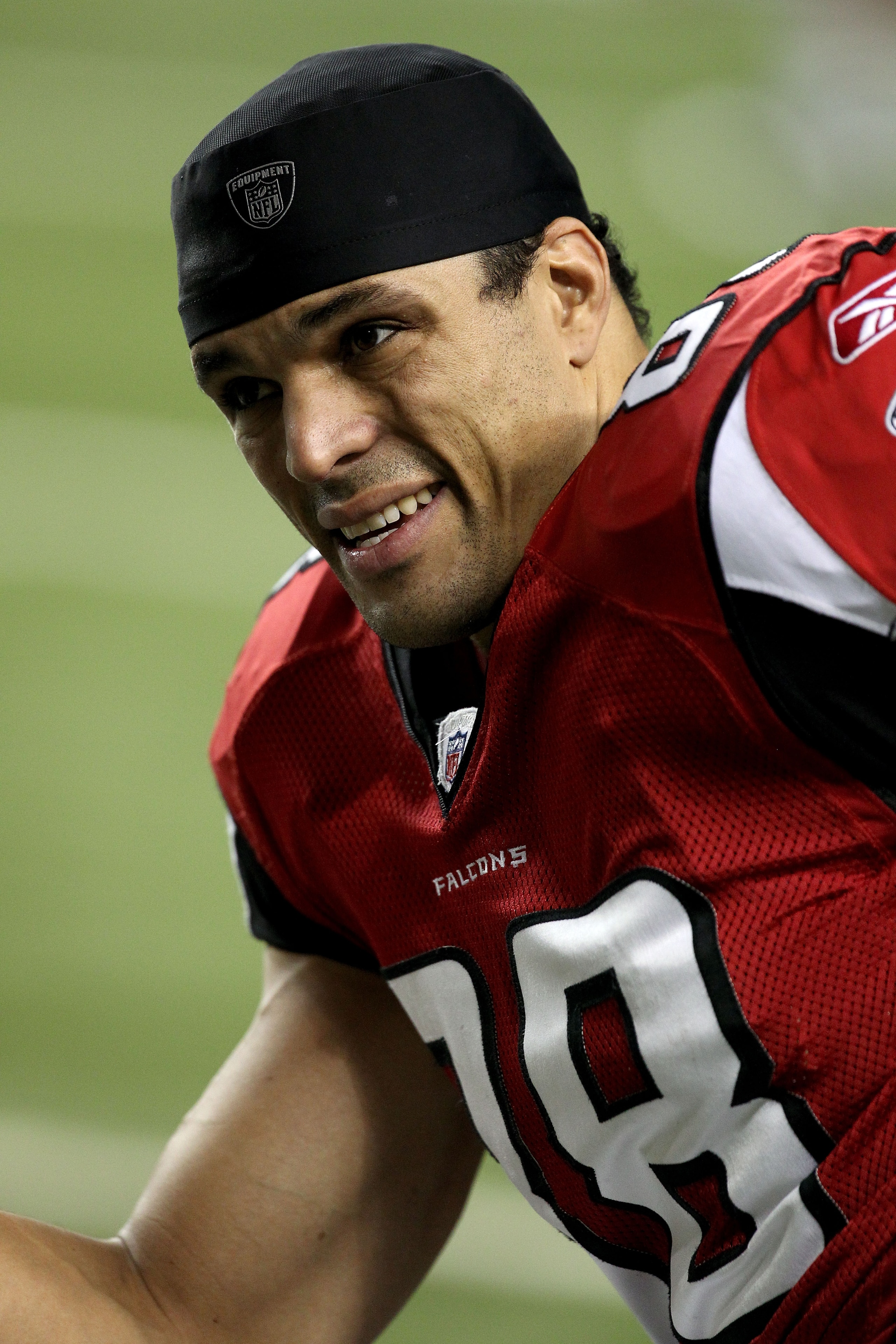 ATLANTA, GA - JANUARY 15:  Tony Gonzalez #88 of the Atlanta Falcons looks on during warm ups against the Green Bay Packers during their 2011 NFC divisional playoff game at Georgia Dome on January 15, 2011 in Atlanta, Georgia.  (Photo by Streeter Lecka/Get