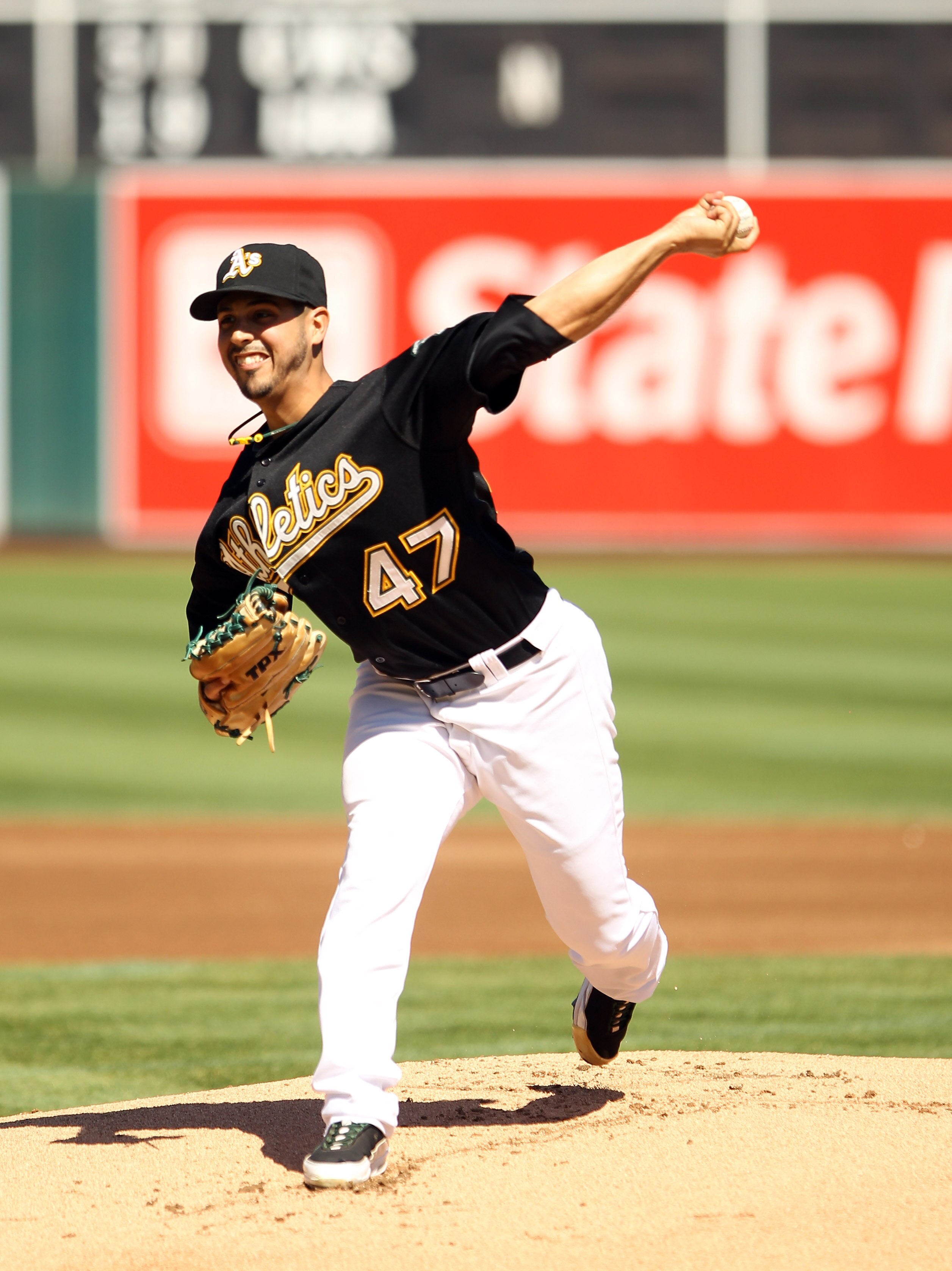 OAKLAND, CA - SEPTEMBER 25:  Gio Gonzalez #47 of the Oakland Athletics pitches against the Texas Rangers  at the Oakland-Alameda County Coliseum on September 25, 2010 in Oakland, California.  (Photo by Ezra Shaw/Getty Images)