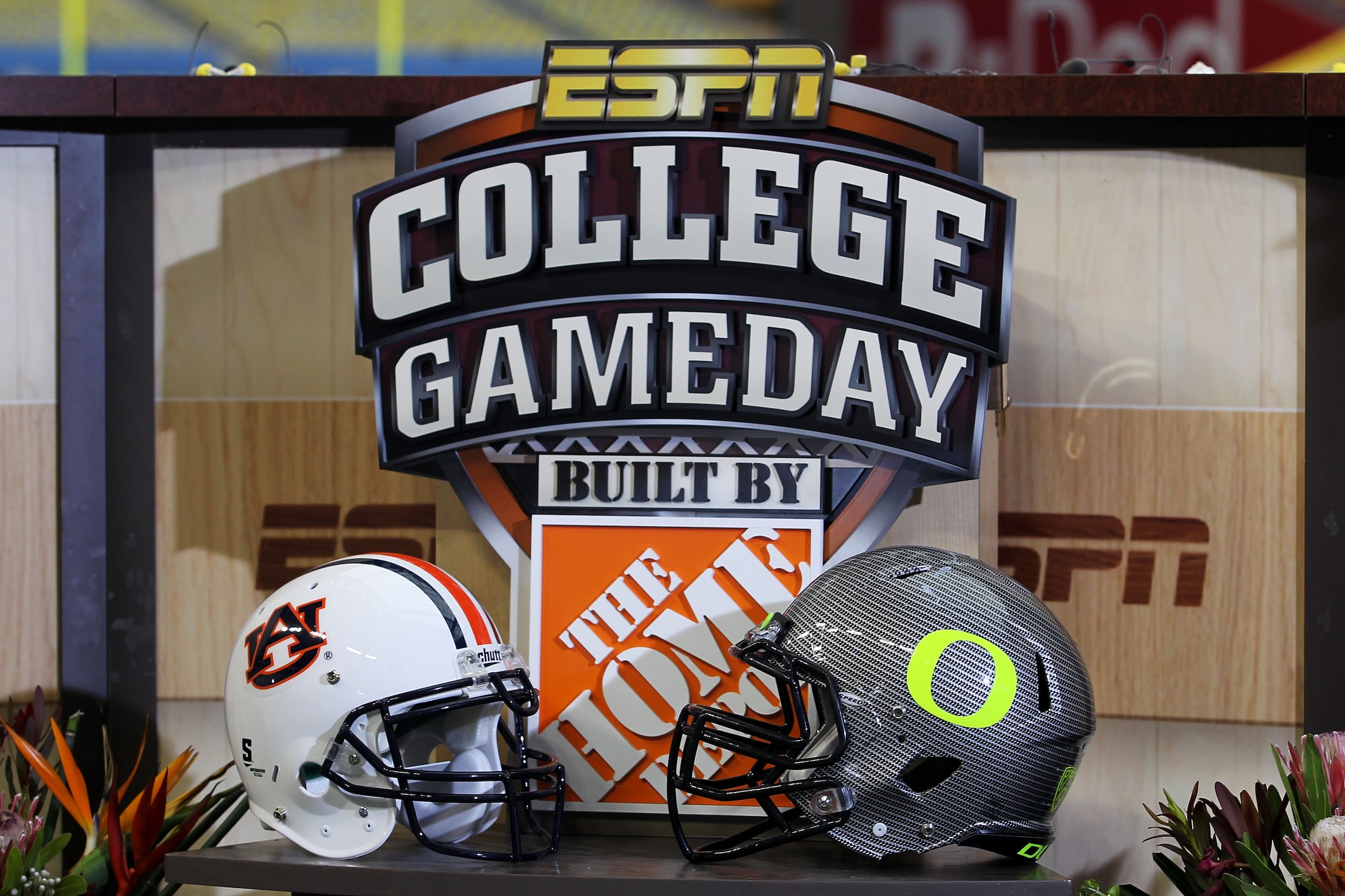 GLENDALE, AZ - JANUARY 10:  The game day helmets of the Auburn Tigers and the Oregon Ducks are displayed at the Tostitos BCS National Championship Game at University of Phoenix Stadium on January 10, 2011 in Glendale, Arizona.  (Photo by Ronald Martinez/G